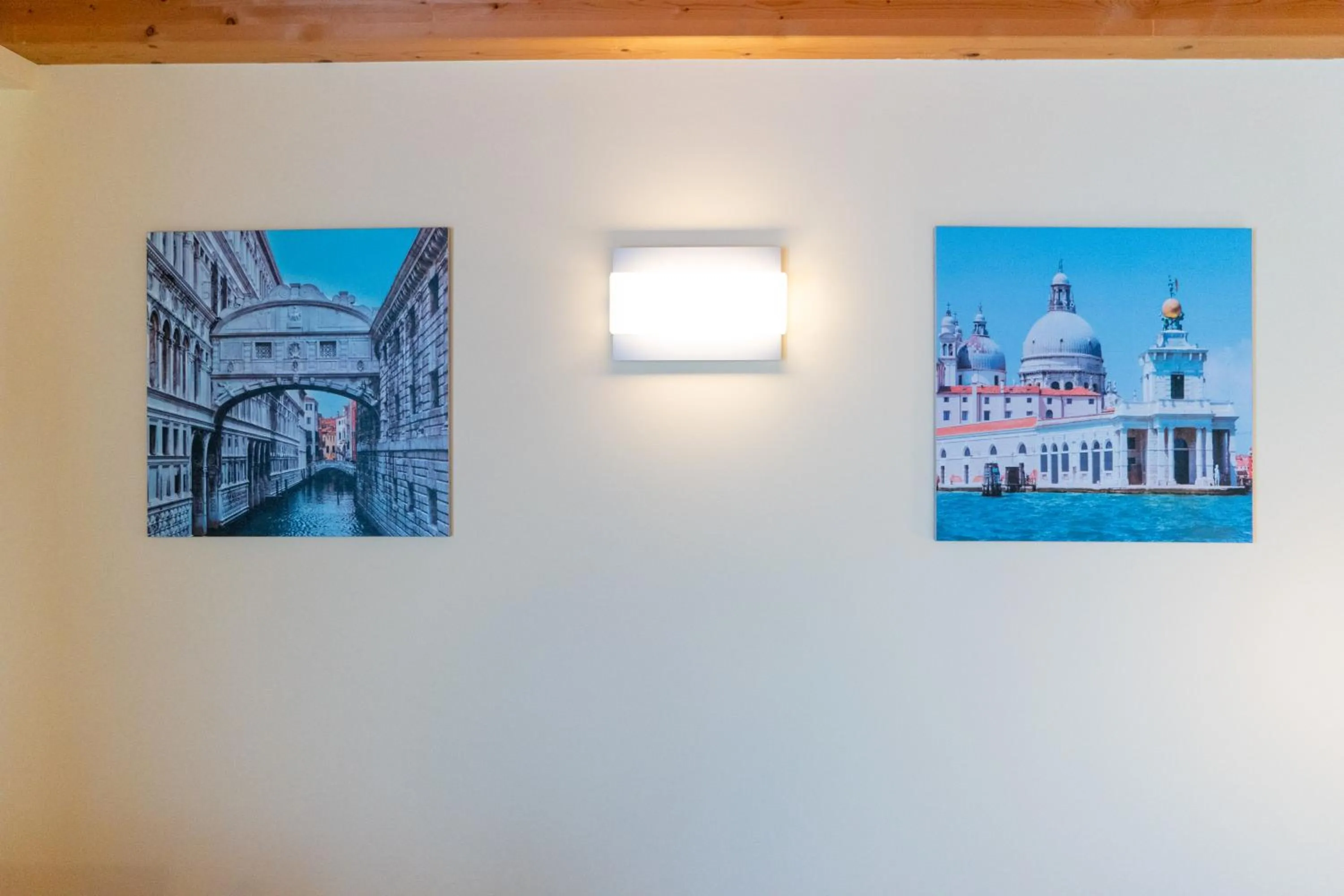 Decorative detail in Hotel Autoespresso Venice - Atika & Atif