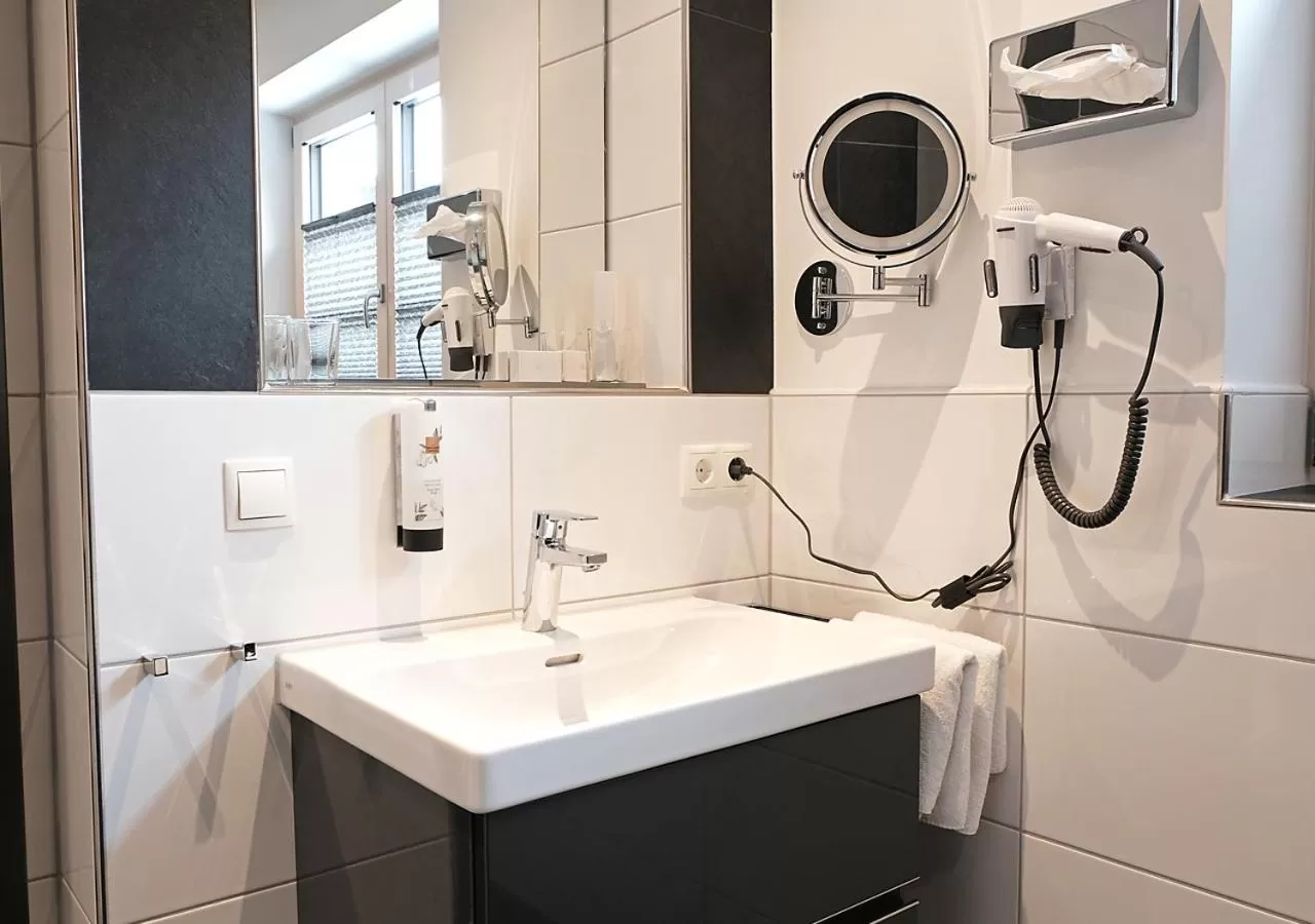 Bathroom in Hotel Bayerischer Hof