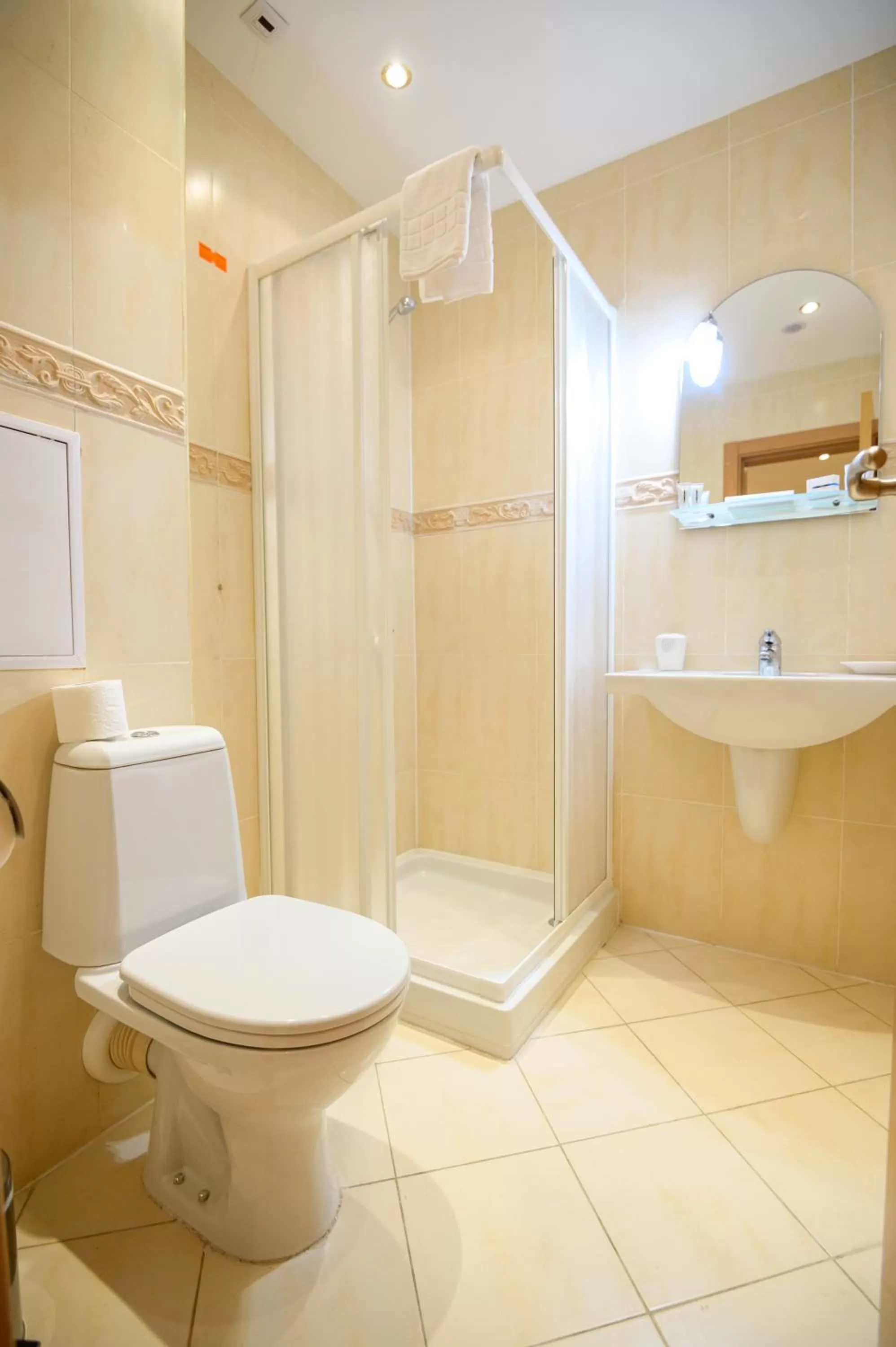 Bathroom in Parklands Hotel & Pool