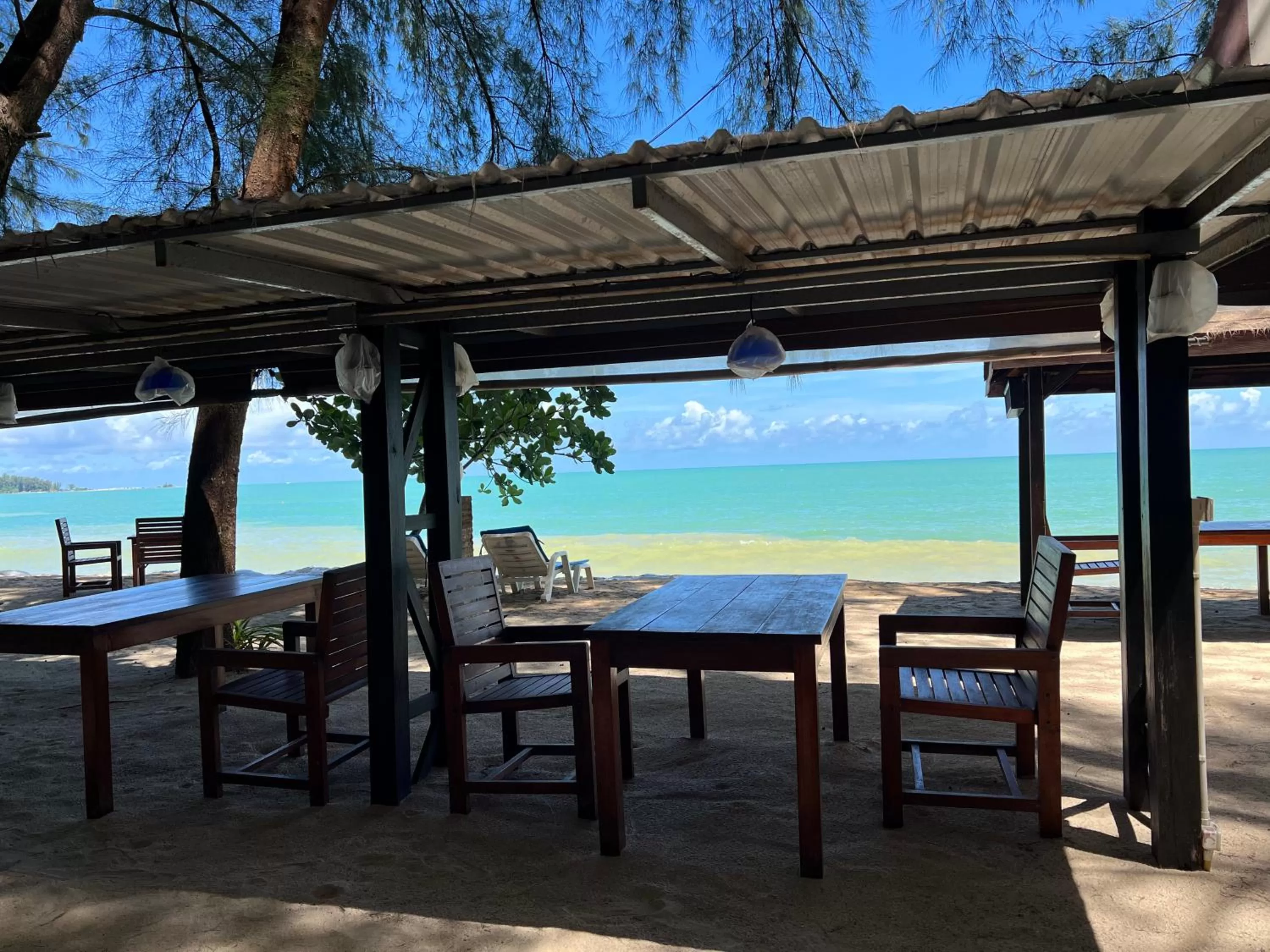 Restaurant/Places to Eat in Ao Thong beach Bungalows