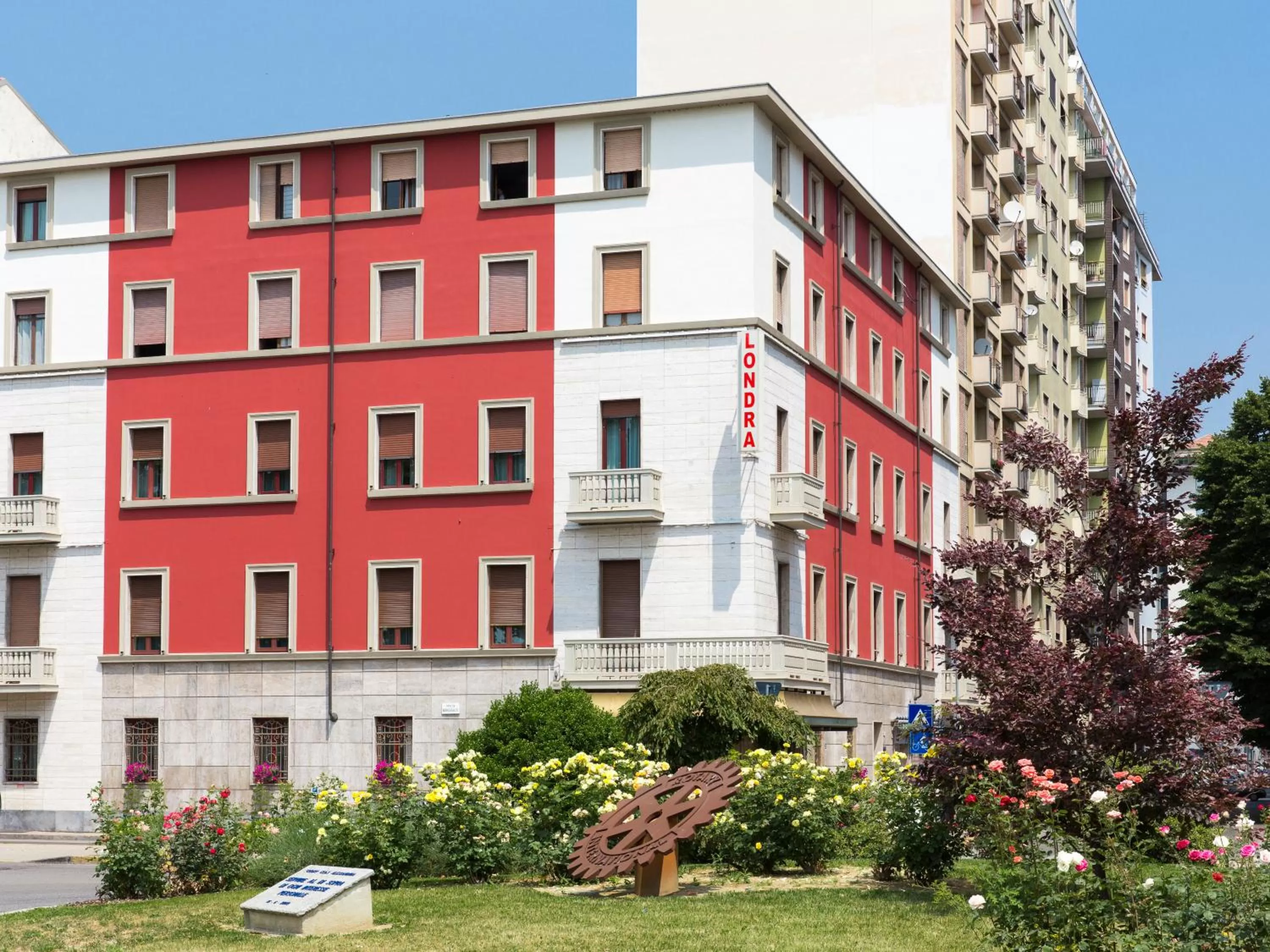 Property building in Hotel Londra