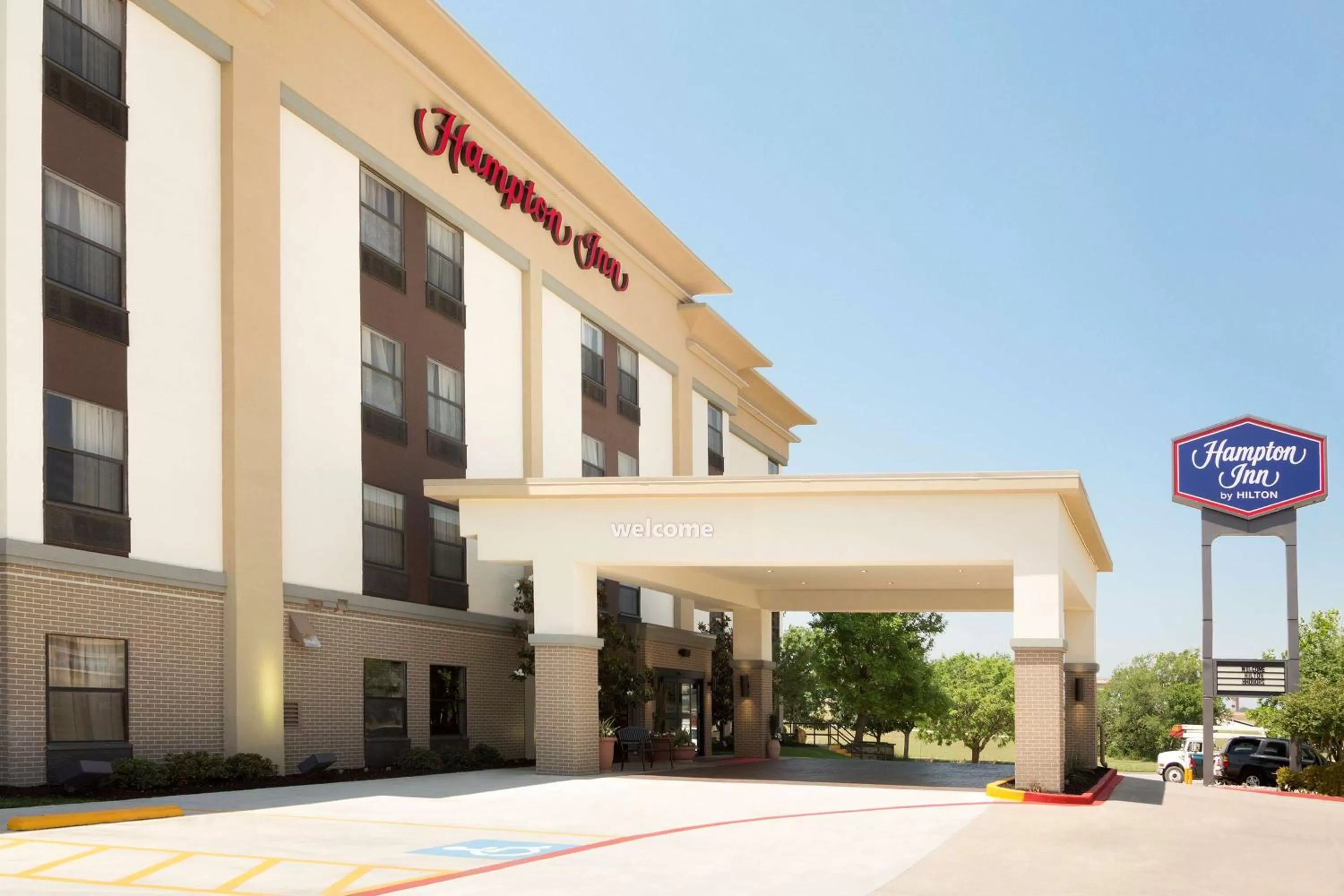 Property building in Hampton Inn Fort Worth Southwest Cityview