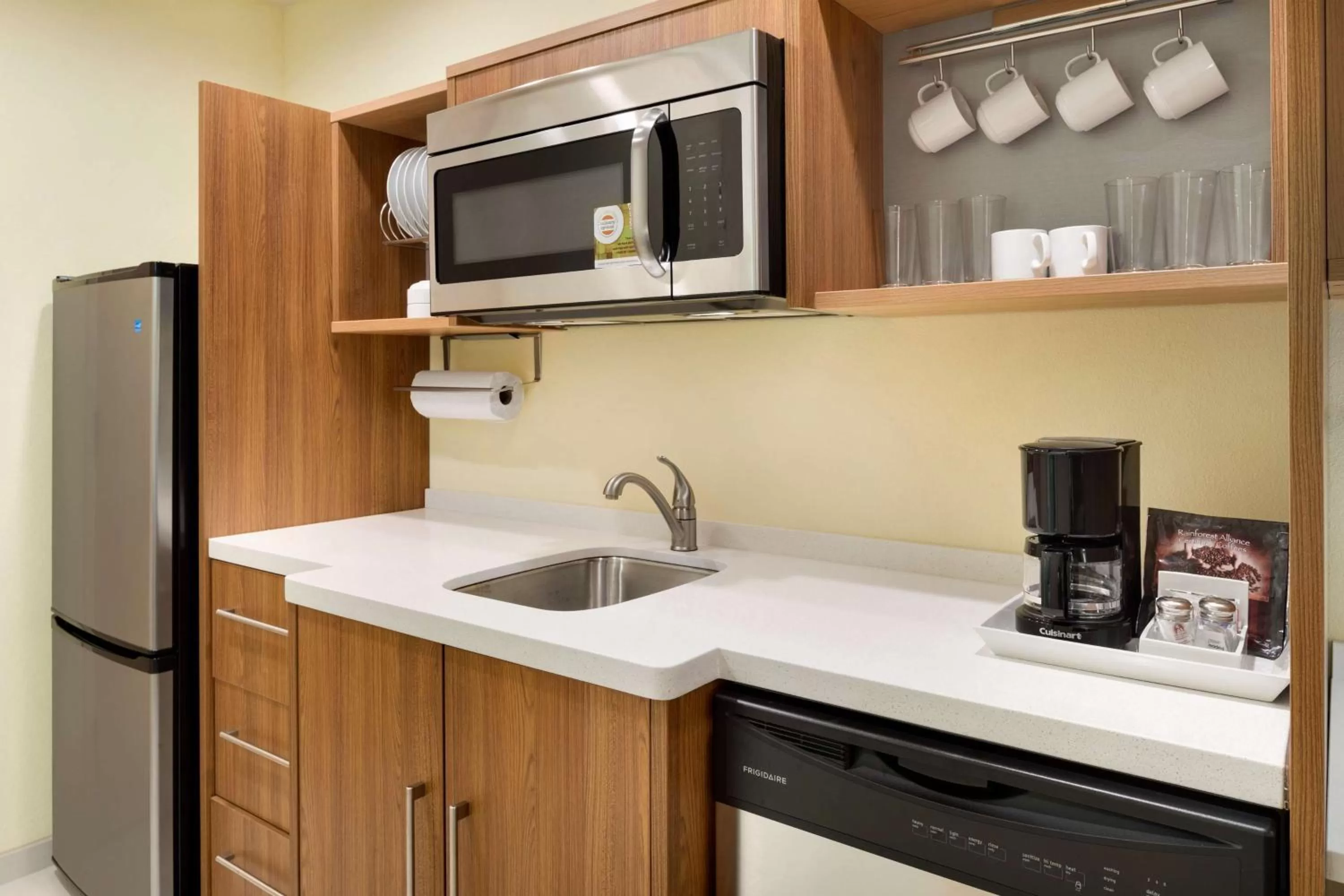 Kitchen or kitchenette in Home2 Suites by Hilton Charlotte Airport