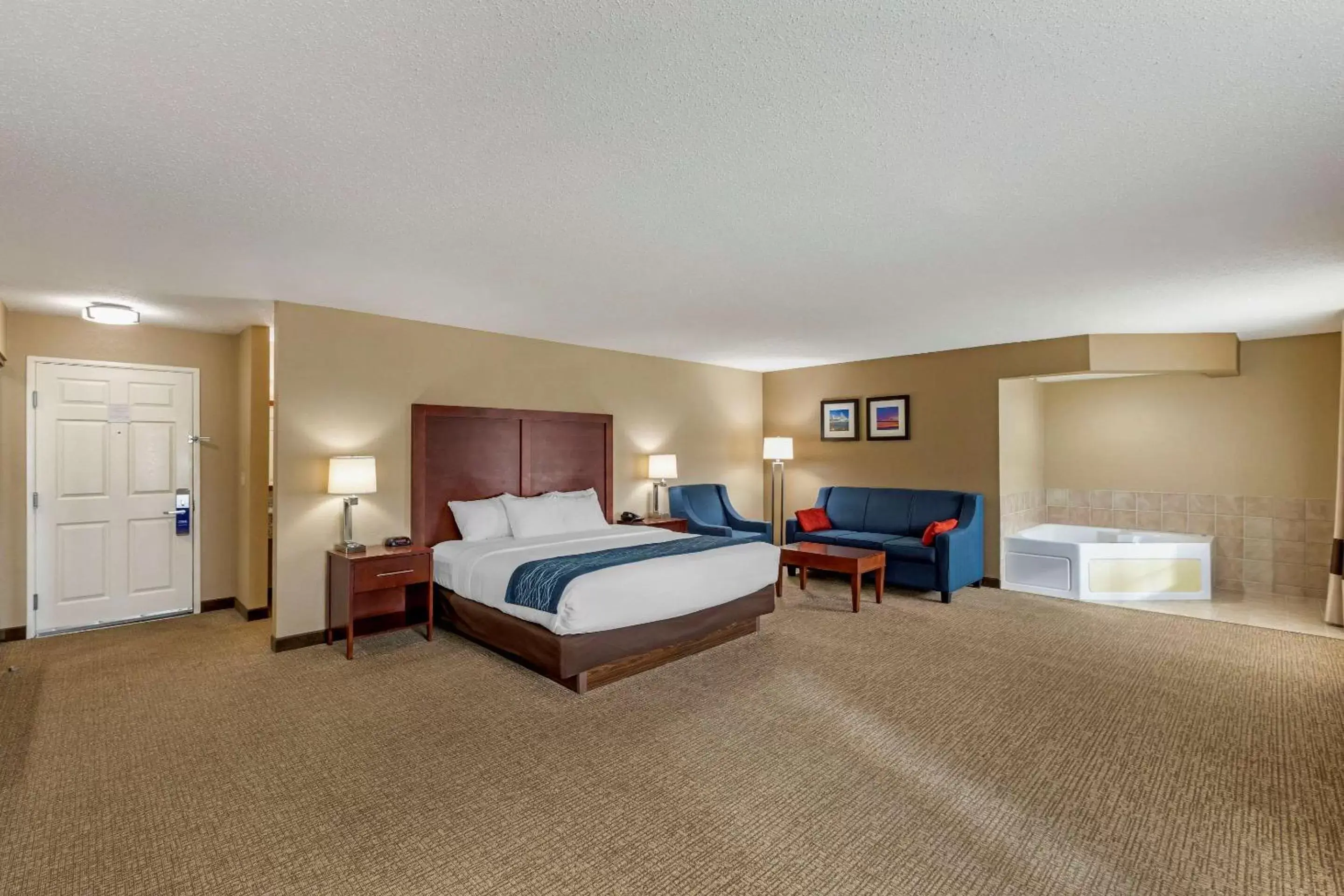 King Room with Fireplace - Non-Smoking in Comfort Inn & Suites Jackson - West Bend King Room with Fireplace - Non-Smoking in Comfort Inn & Suites Jackson - West Bend