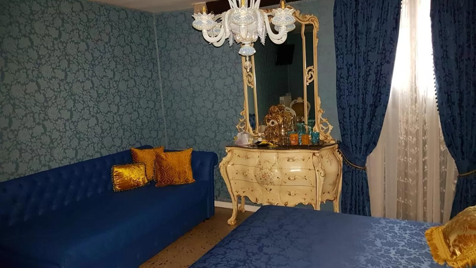 Photo of the whole room, Seating Area in Scalon del Doge