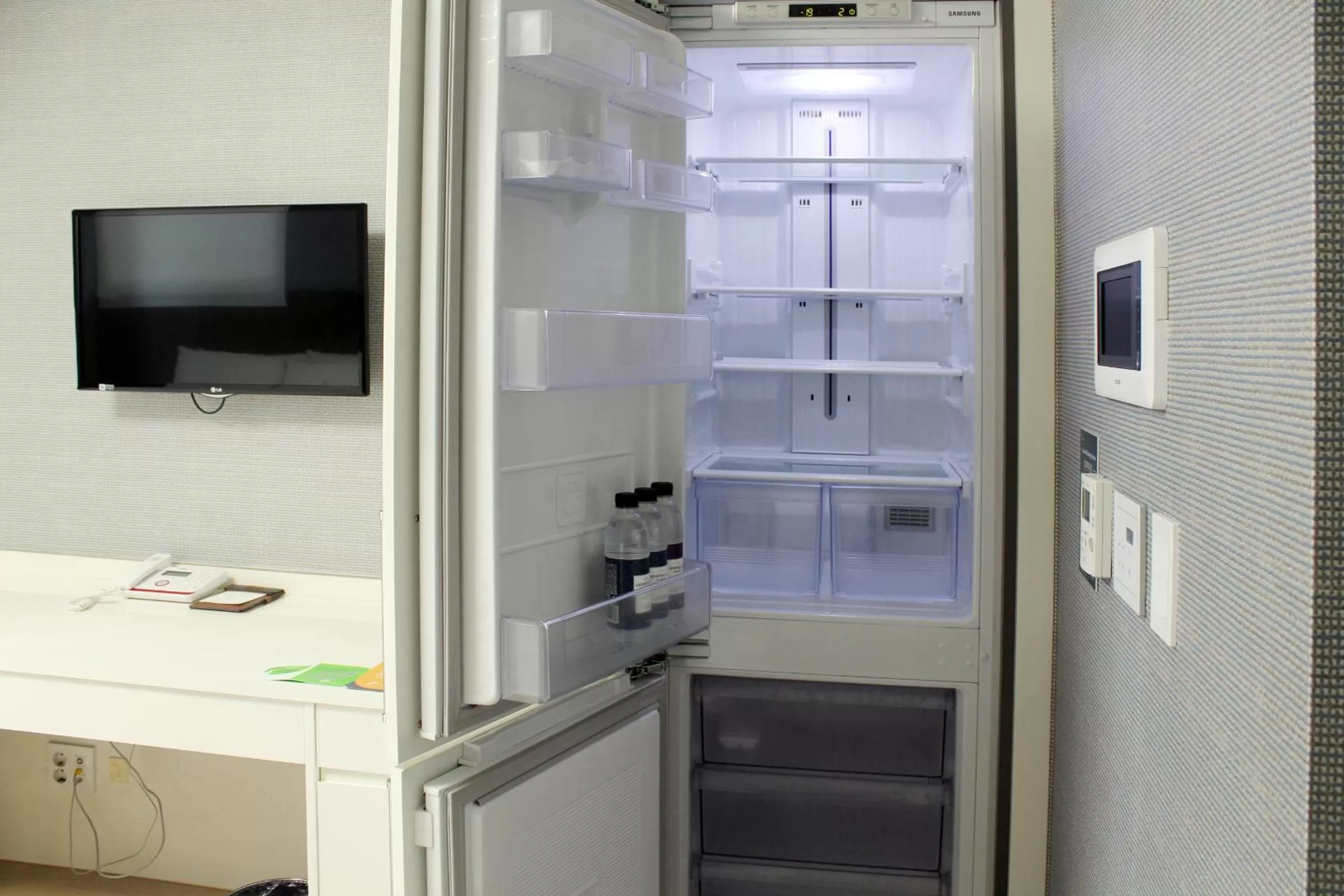 Photo of the whole room in Ever8 Serviced Residence