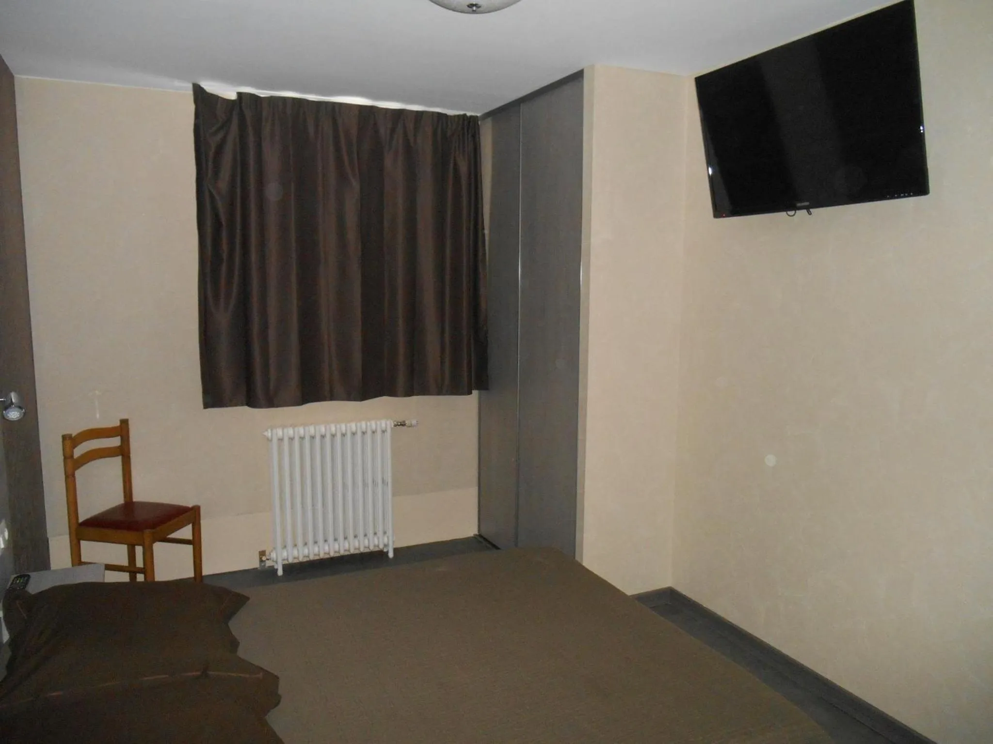 TV and multimedia in Hôtel La Tente Verte