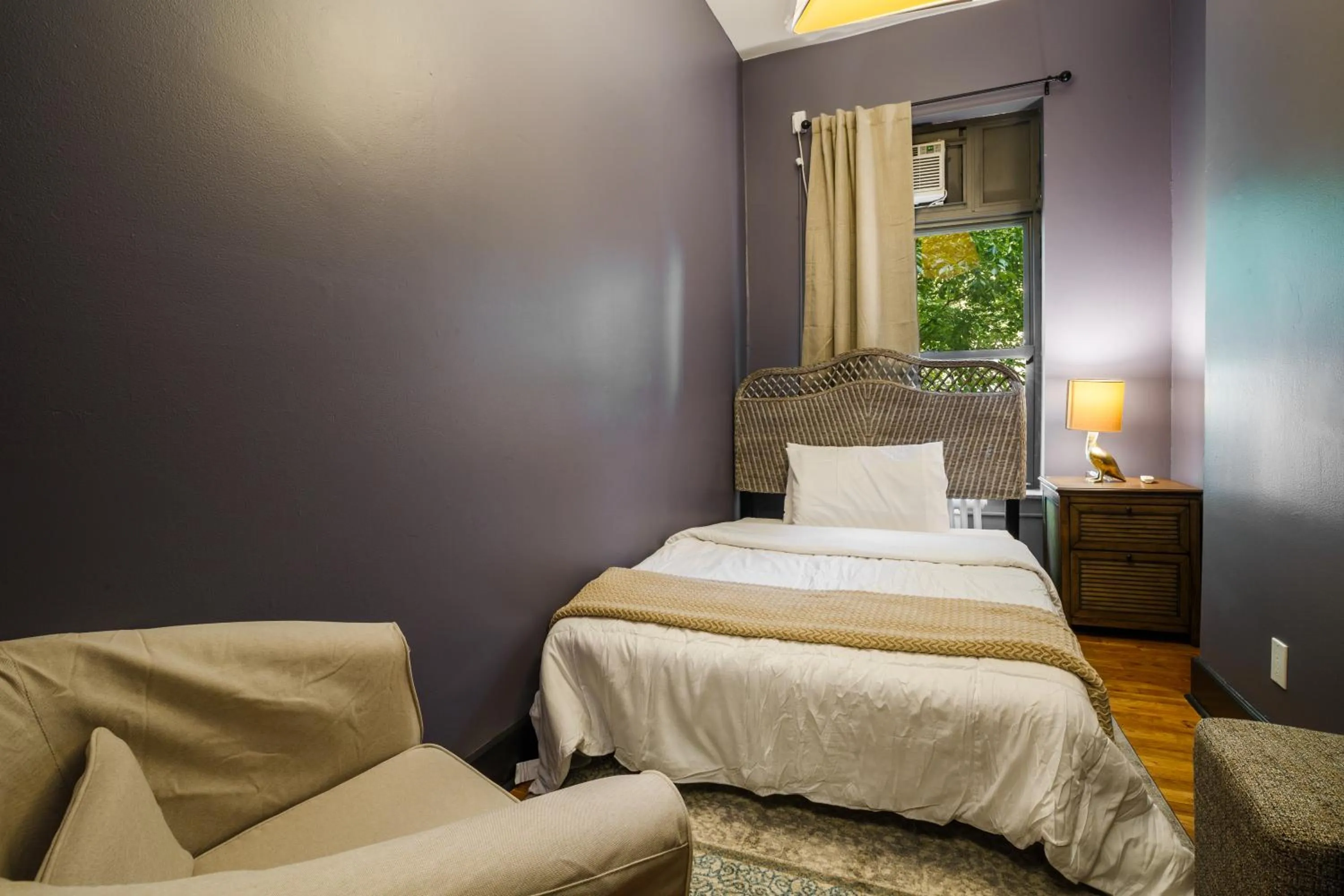 Photo of the whole room, Bed in Lamartine Chelsea