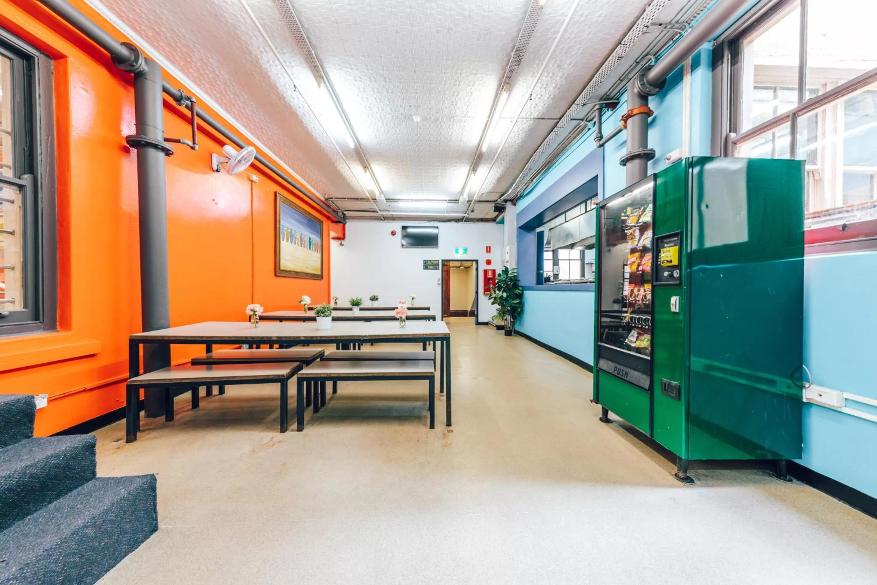 Dining area in Maze Backpackers - Sydney