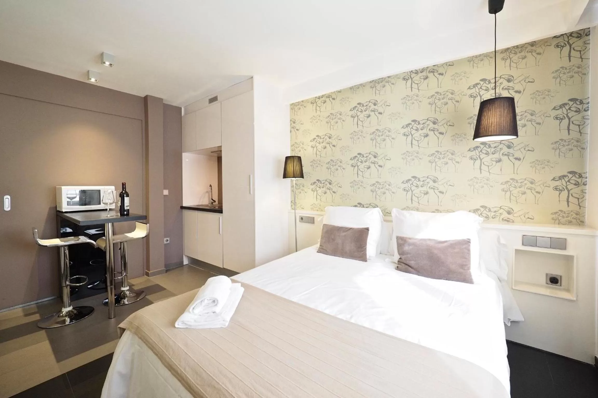 Photo of the whole room, Bed in Barcelona Fifteen central Aparthotel