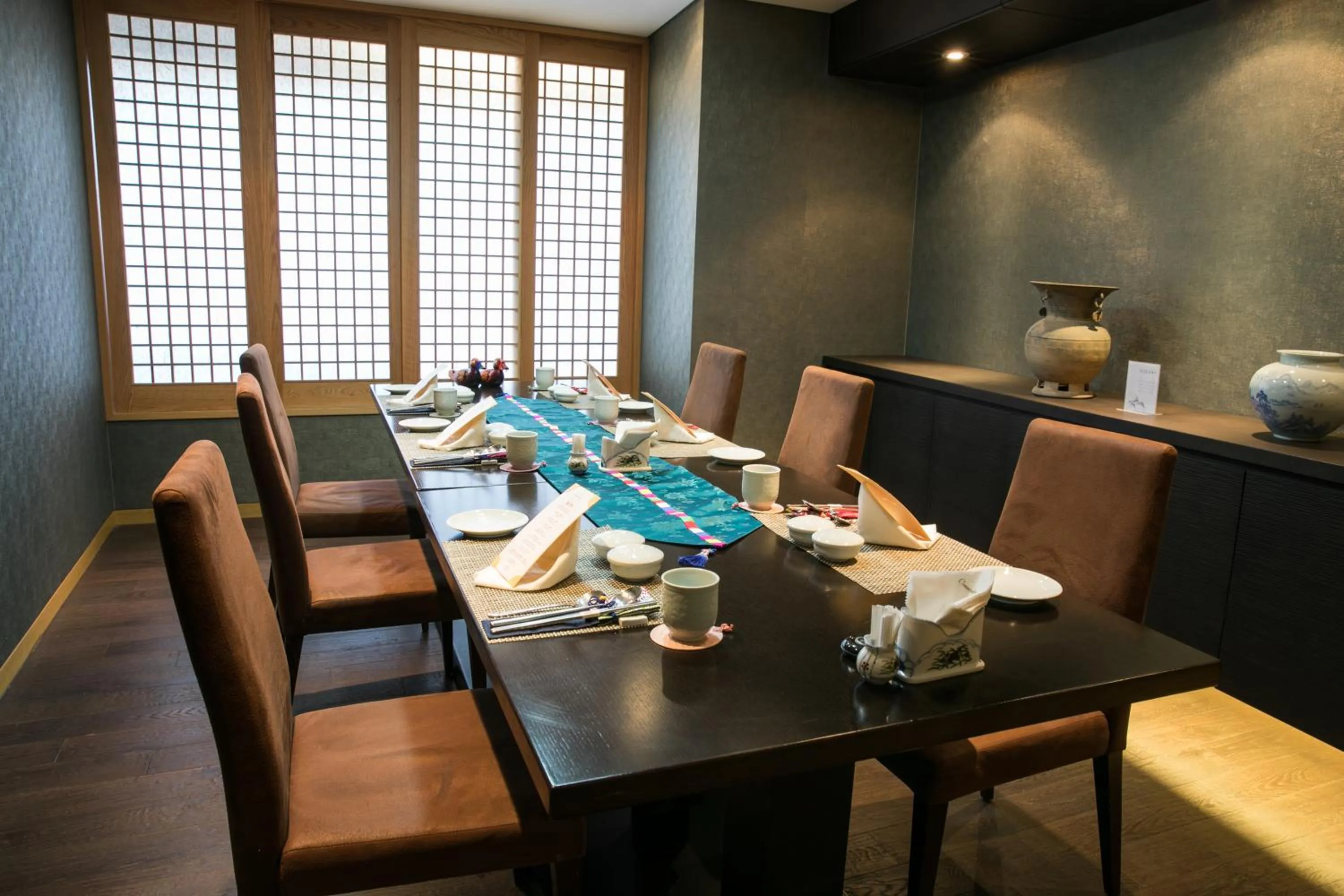 Restaurant/places to eat in Commodore Hotel Busan