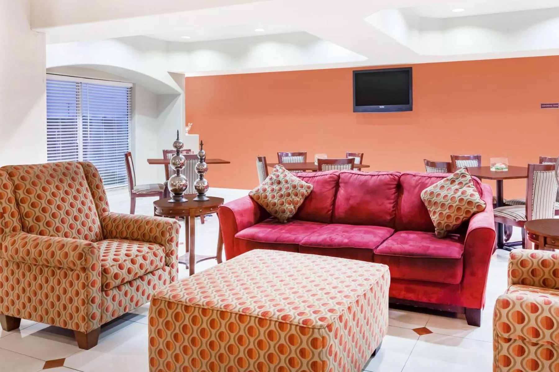 Days Inn & Suites by Wyndham Marquez