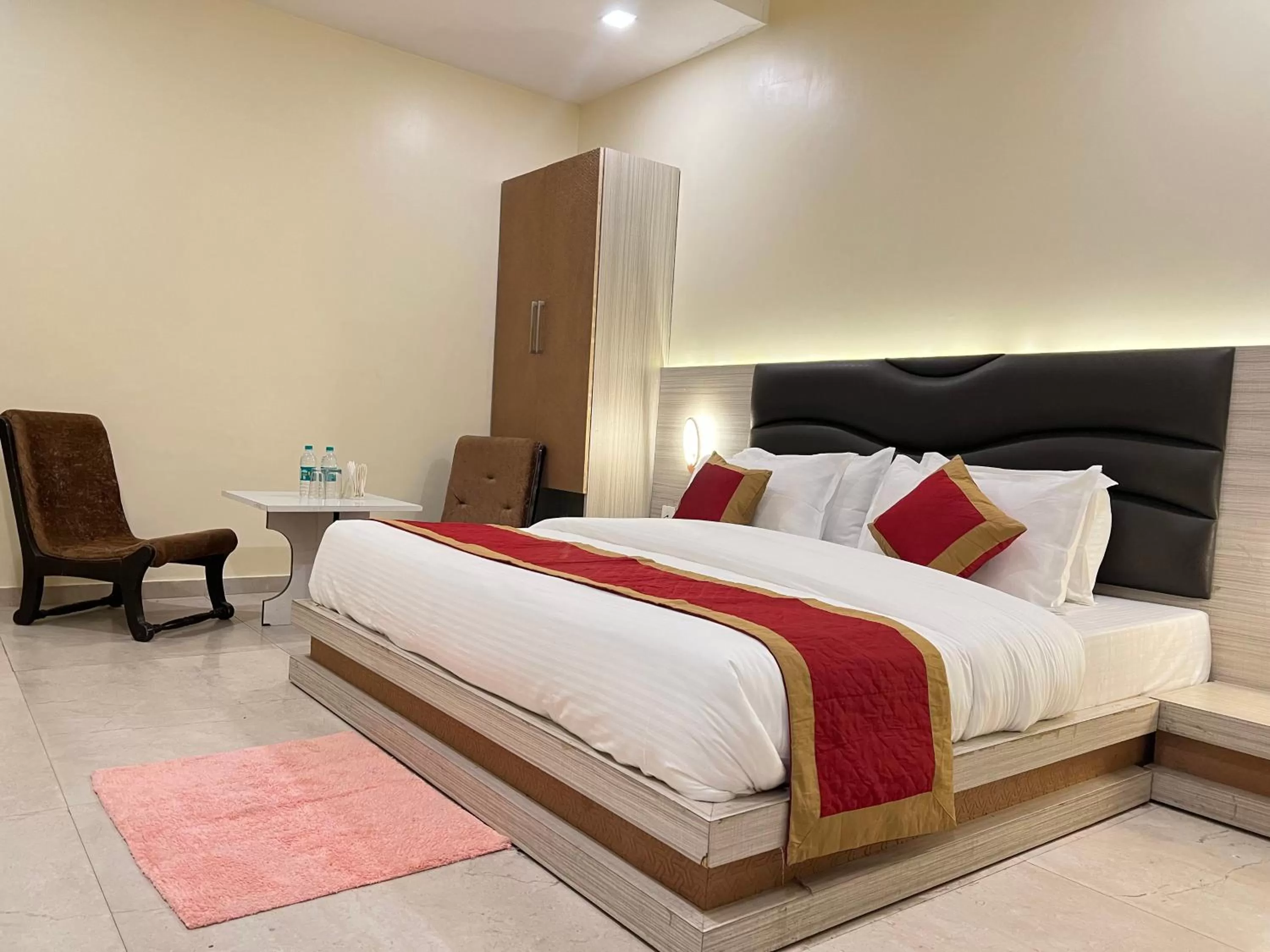 Bedroom, Bed in Hotel White Orchid Dalhausie