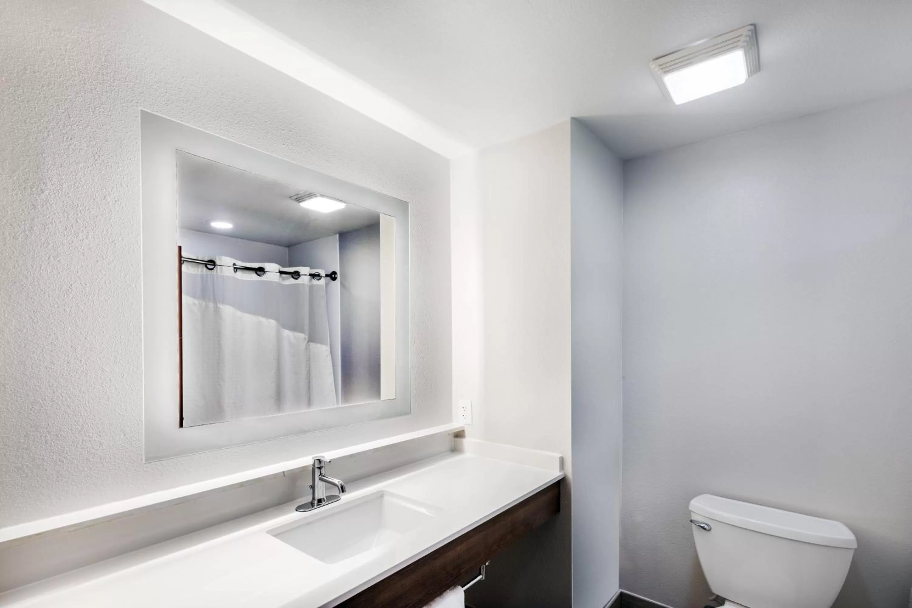 Photo of the whole room in Holiday Inn Express Hotel & Suites Vidor South by IHG