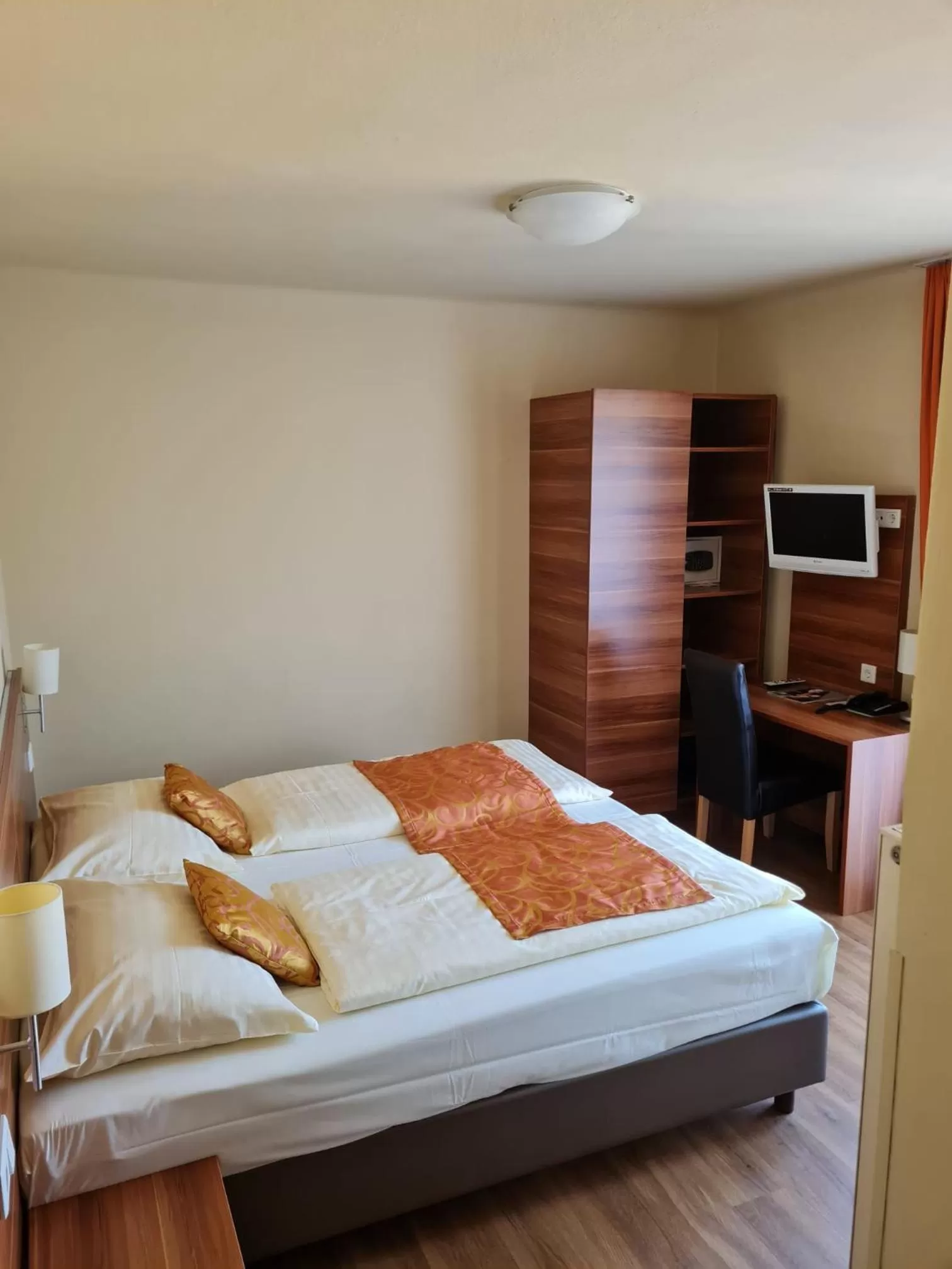 Bed in Hotel Astoria