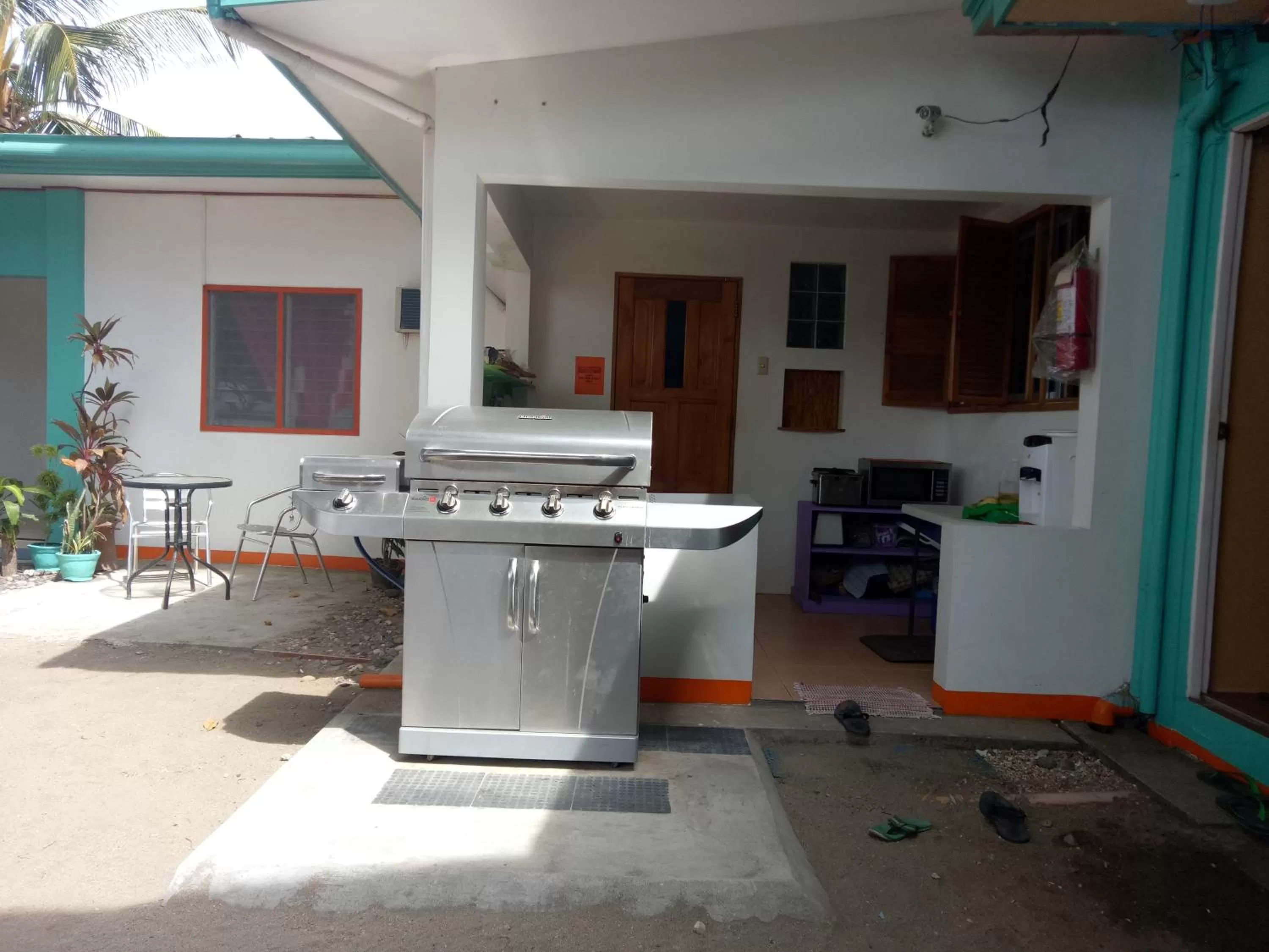 Restaurant/places to eat in SmallFry's Beach Resort