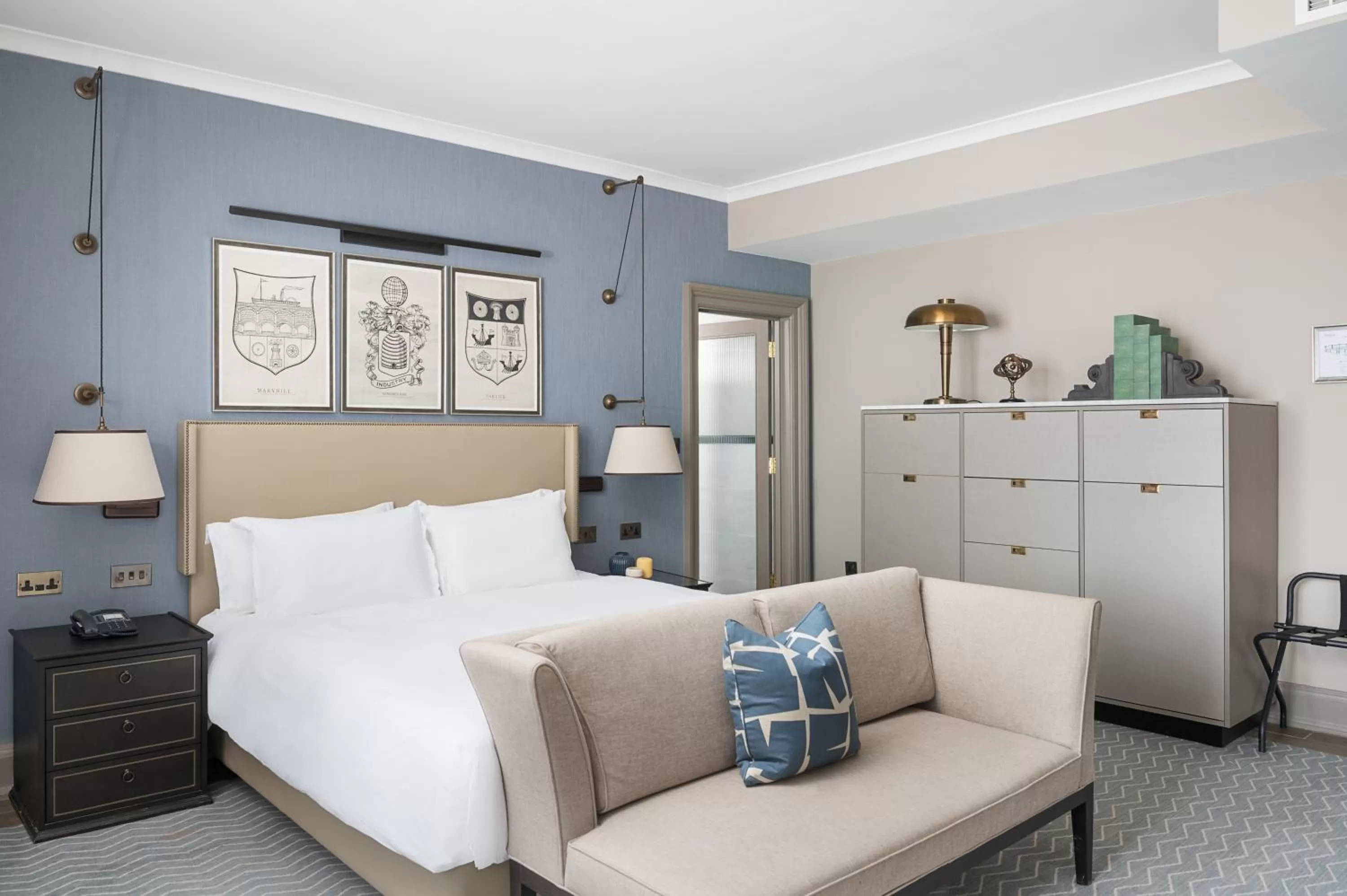 Photo of the whole room in voco Grand Central Glasgow by IHG