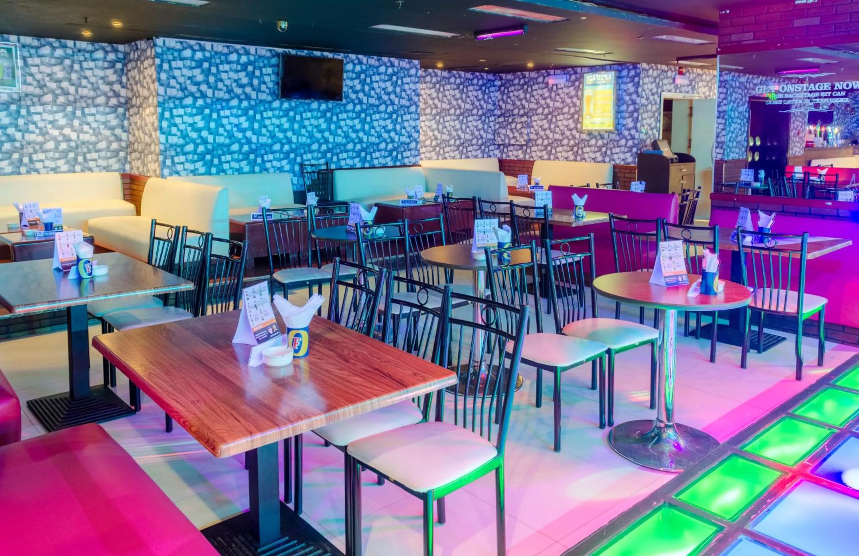 Restaurant/places to eat in Avenue Hotel Dubai