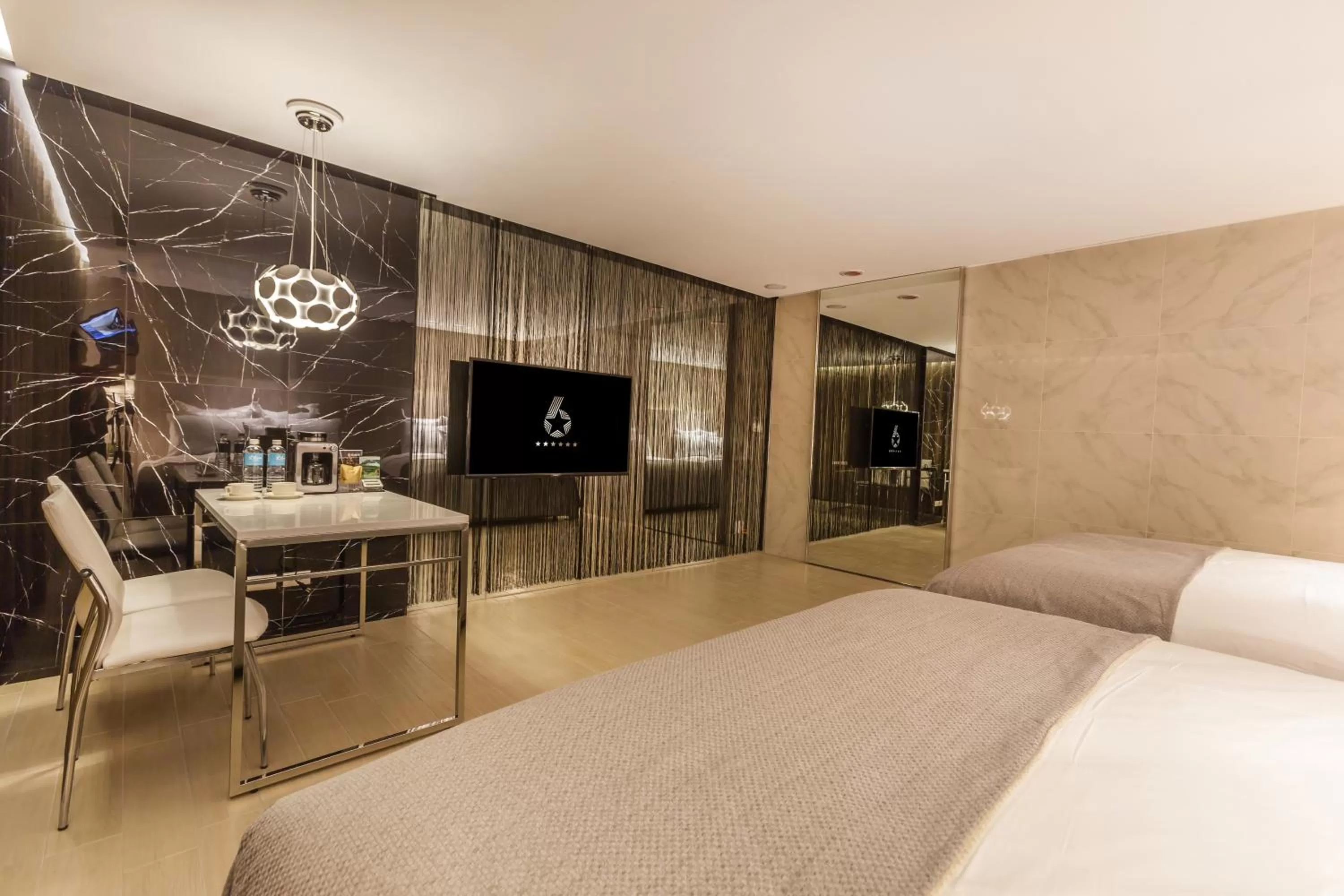 Bed in Six Star Motel-Taoyuan