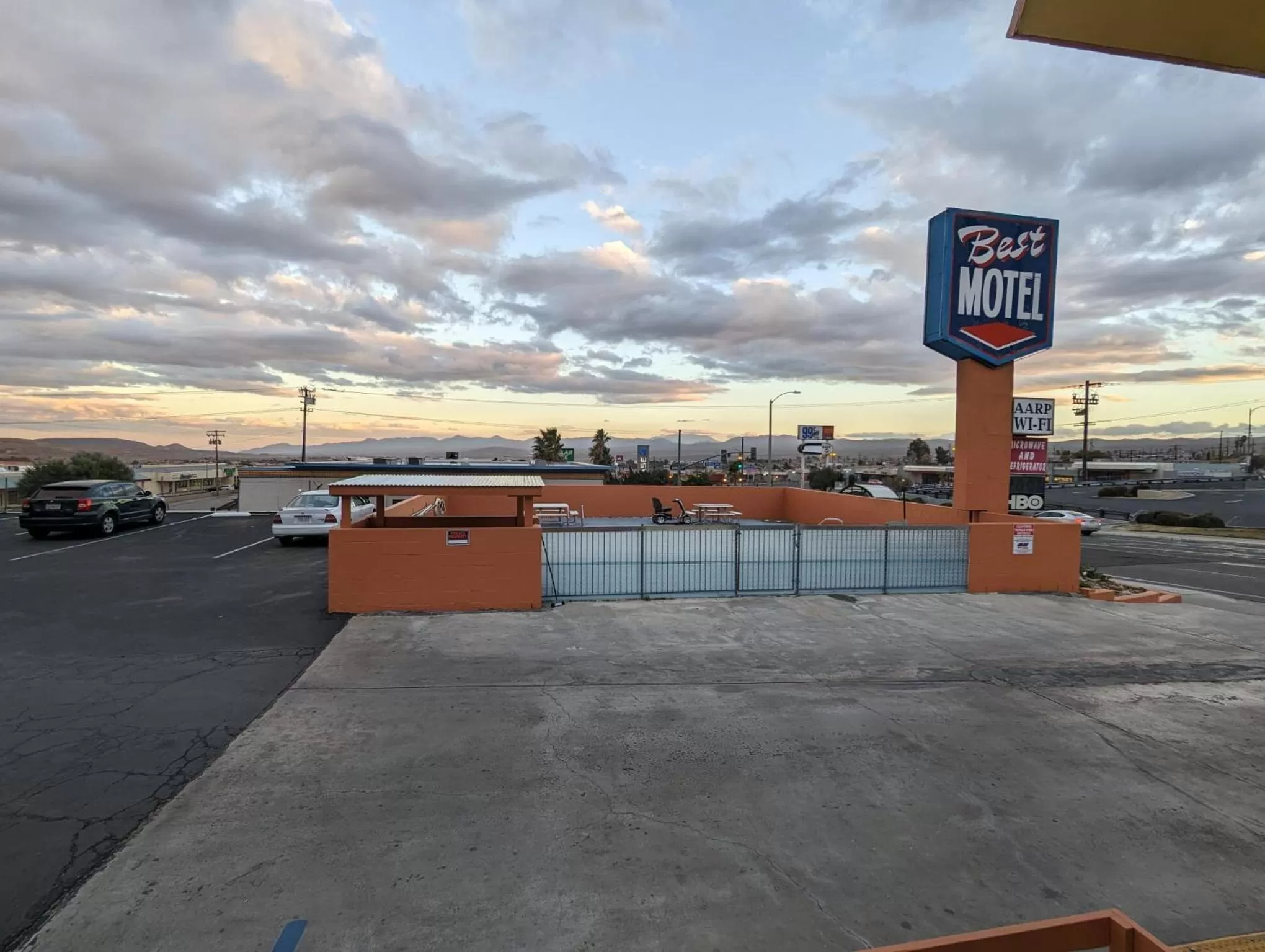 Day in BEST MOTEL on Historic Route 66, Barstow