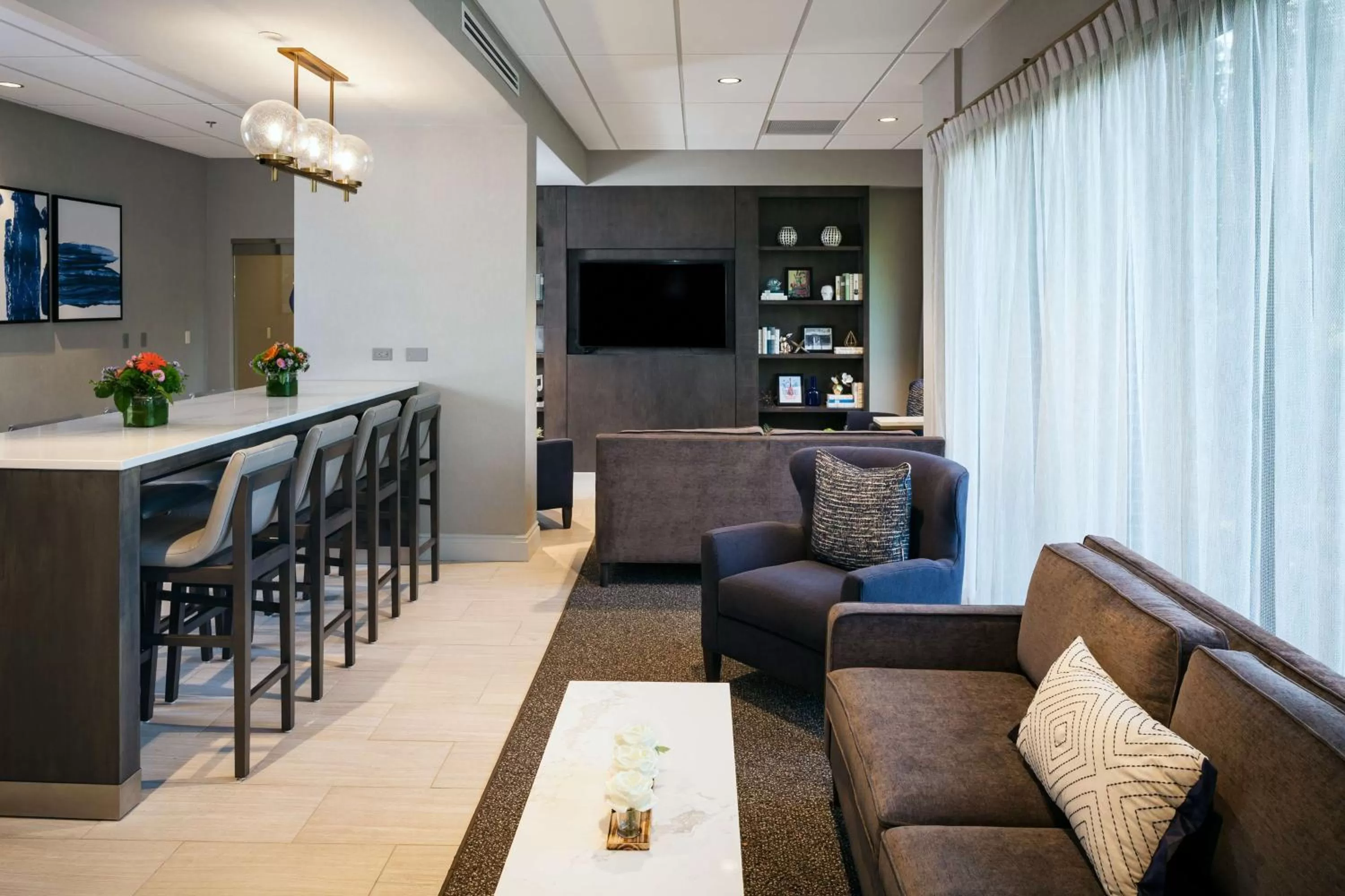 Lounge or bar in Hilton Suites Brentwood