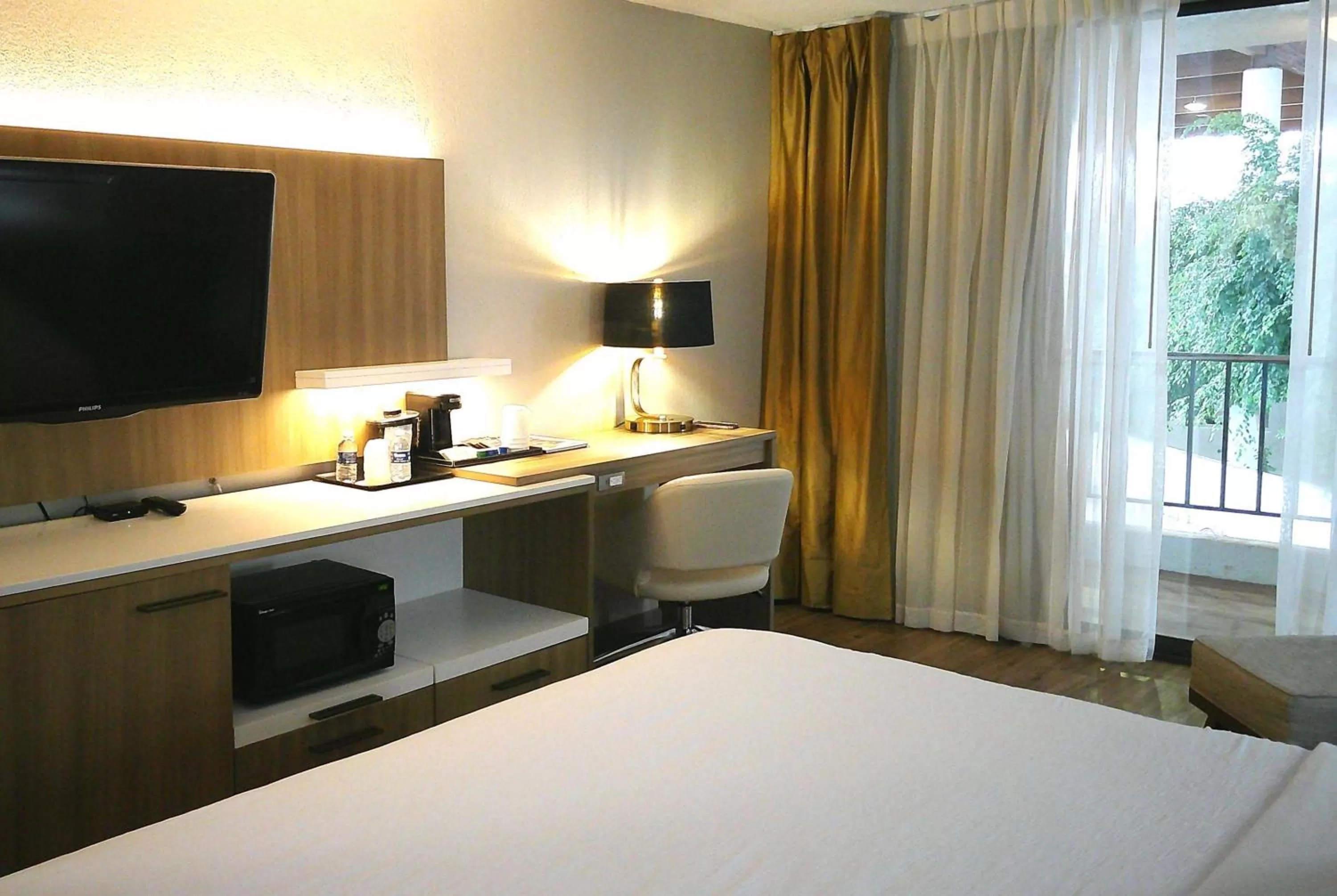 Photo of the whole room, Bed in Wyndham Garden Detroit Metro Airport
