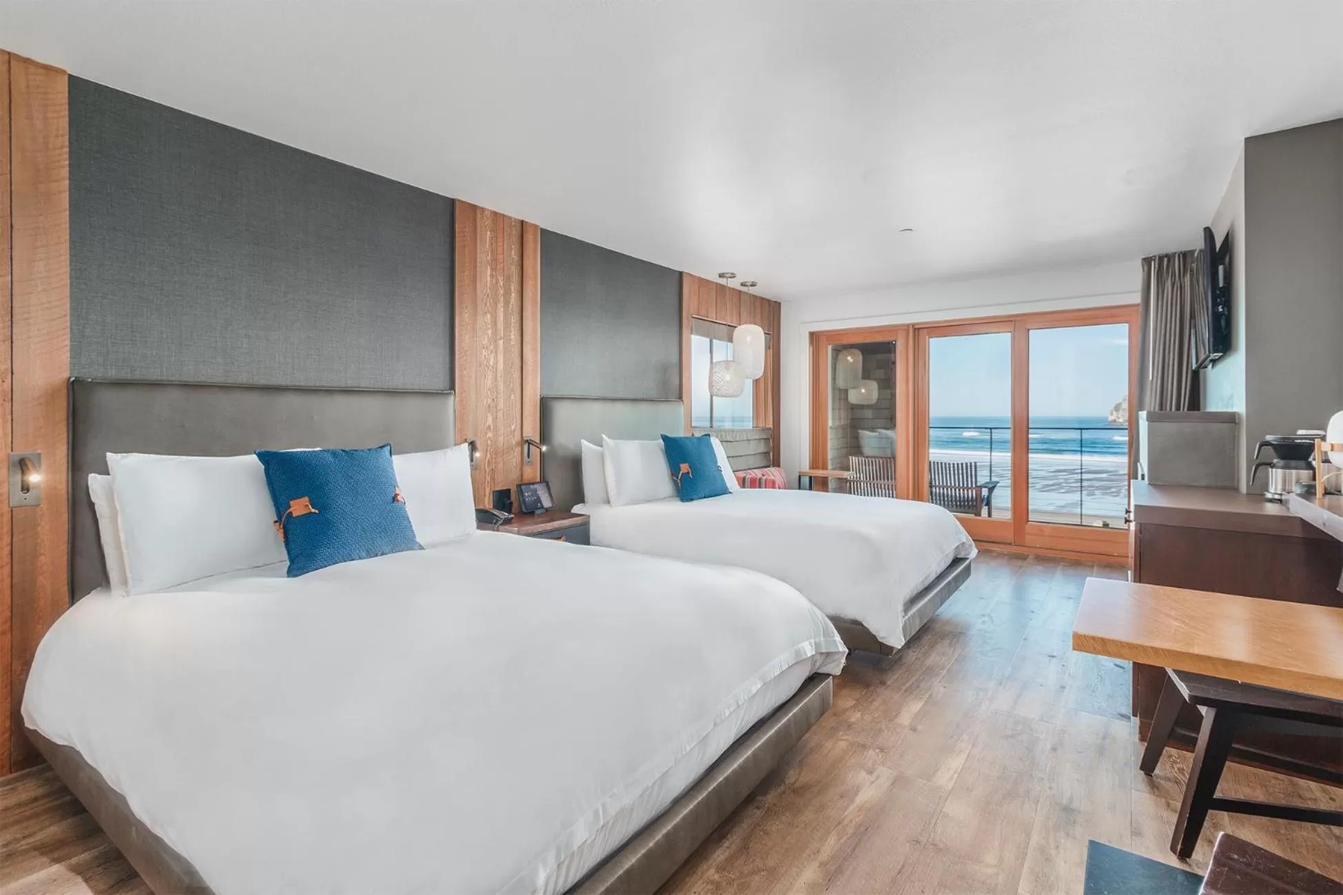 Bed in Headlands Coastal Lodge & Spa