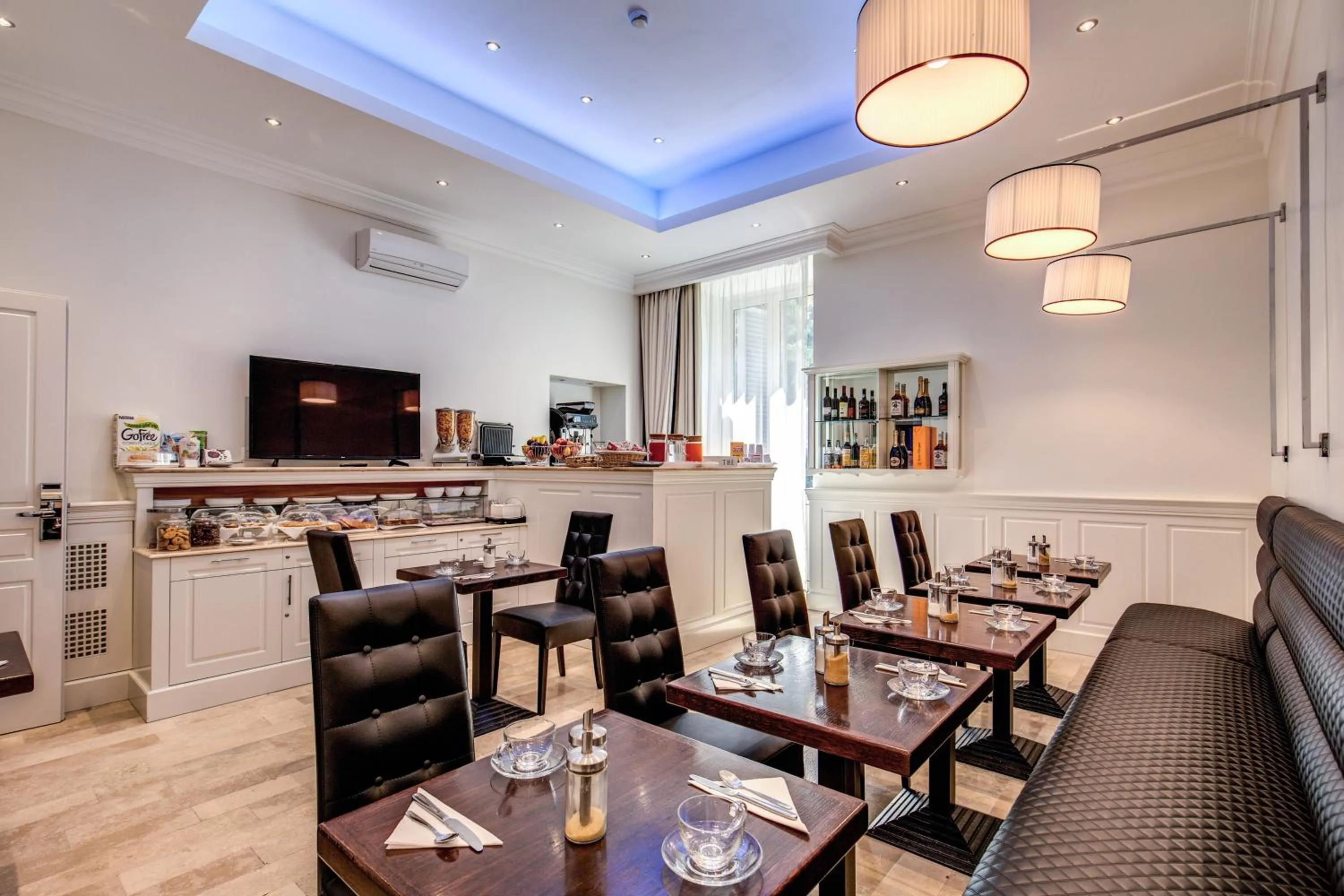 Food and drinks in Hotel dei Quiriti Suite