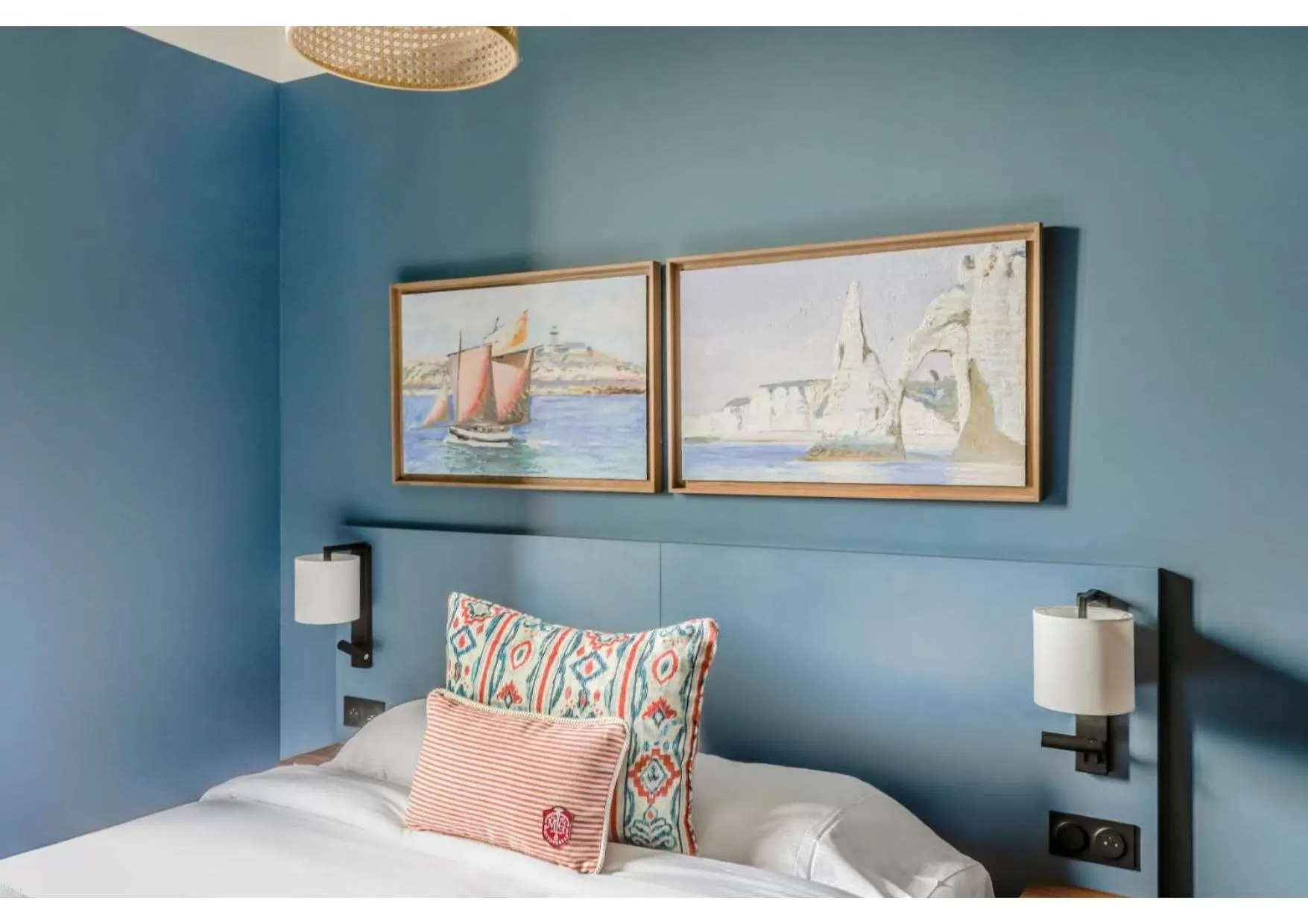 Bed in Hôtel Restaurant Le Cap