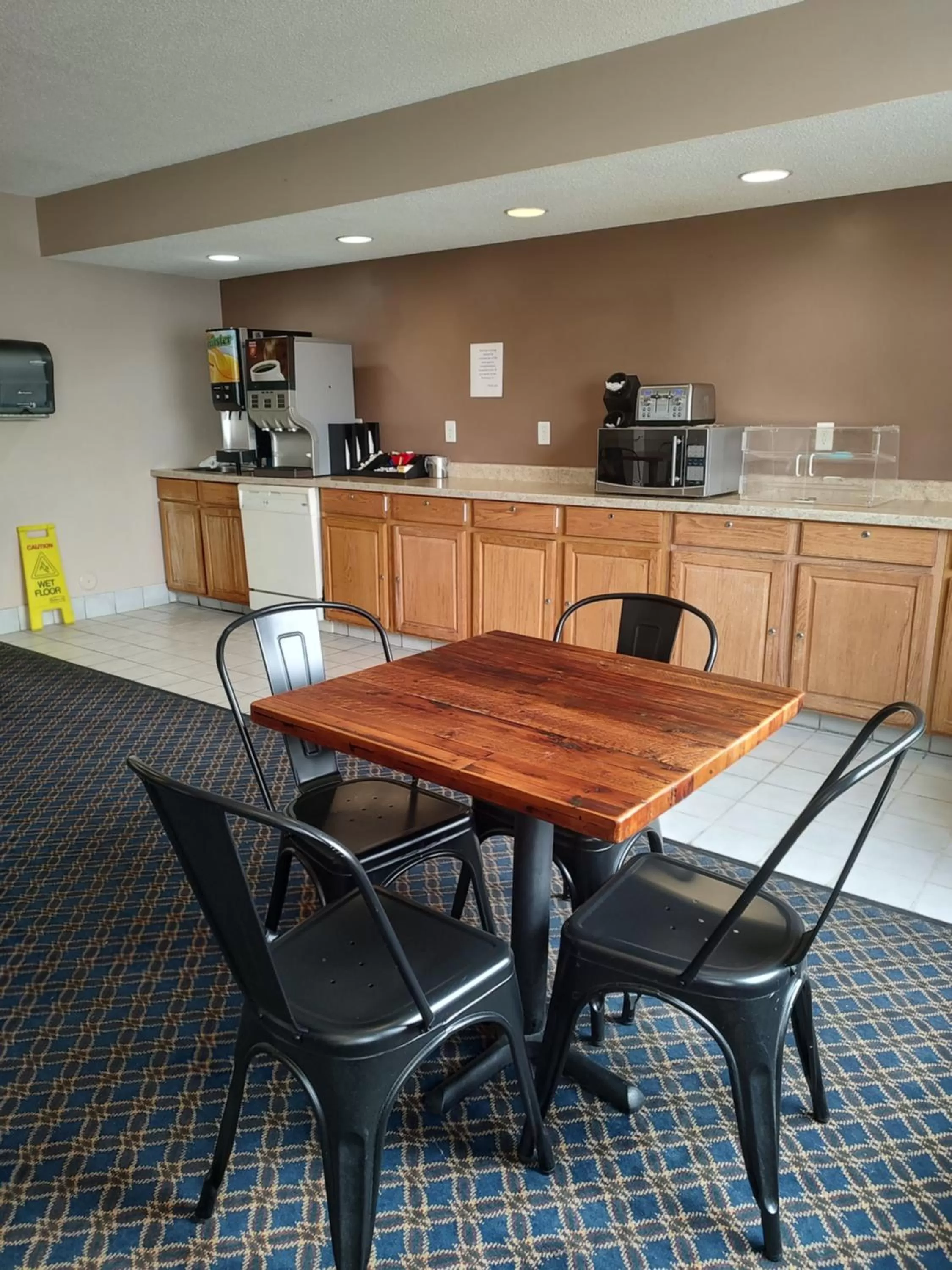 Dining area in Rodeway Inn