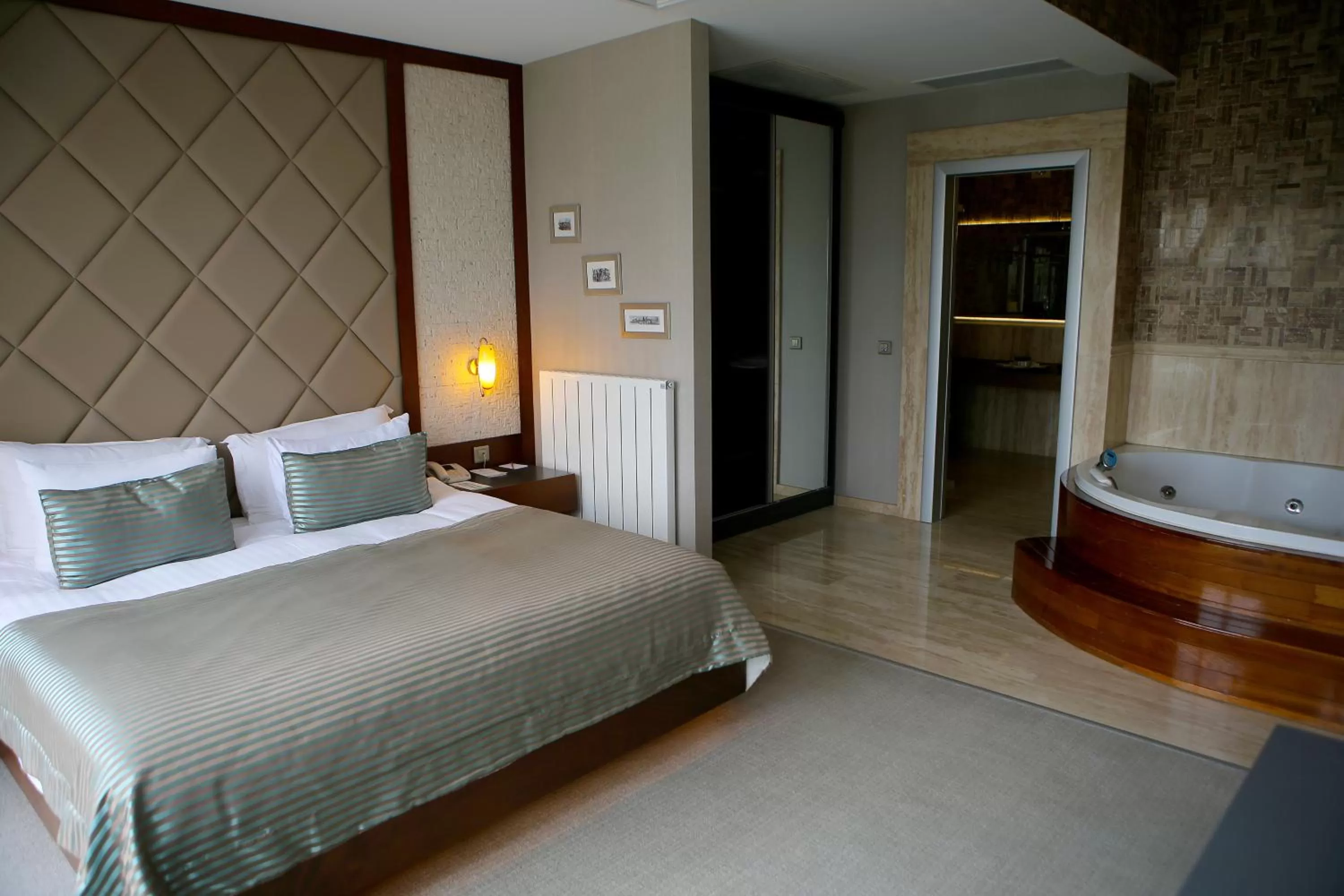 Bedroom, Bed in Grand Hotel Gulsoy Old City