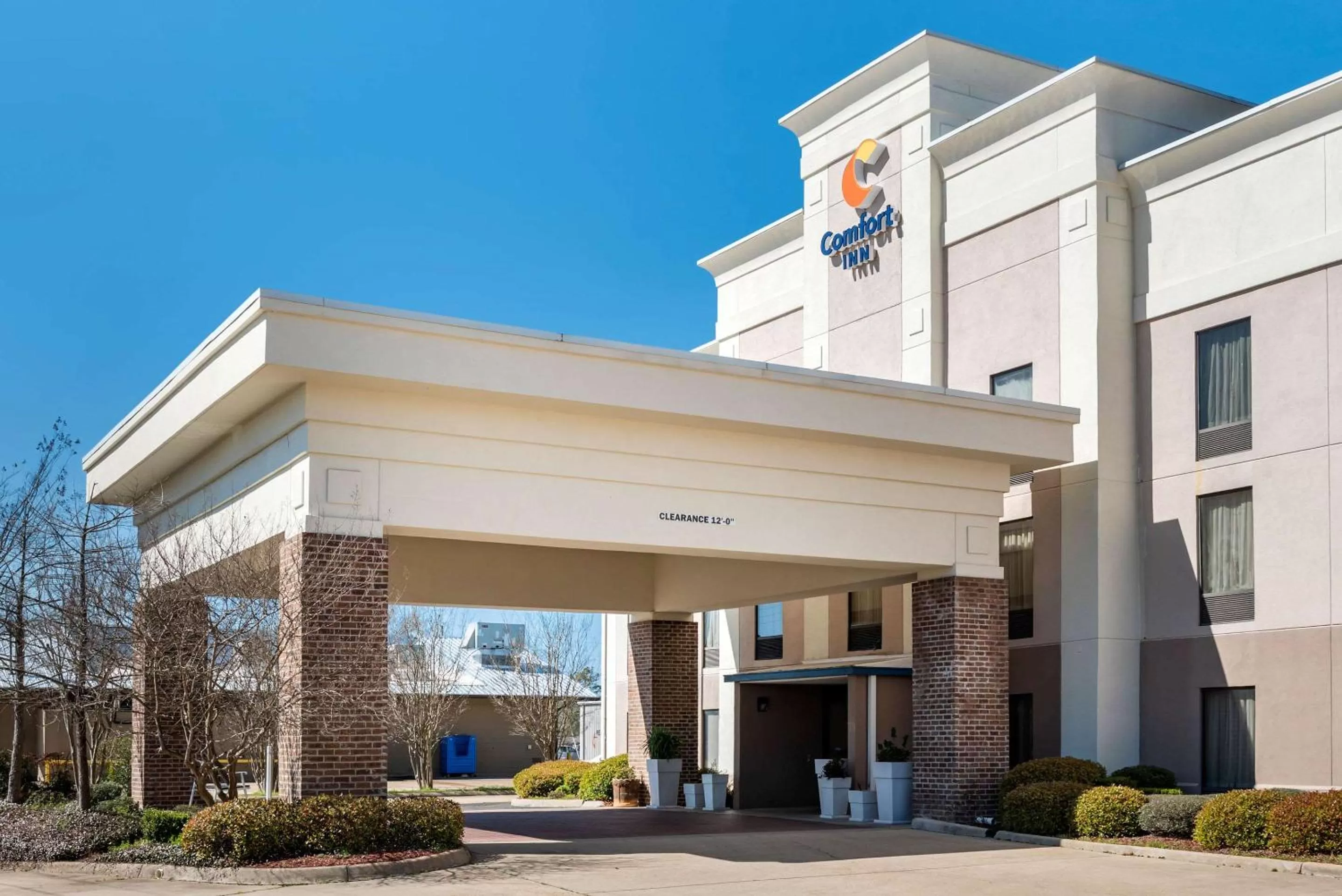 Property building in Comfort Inn Pearl-Jackson
