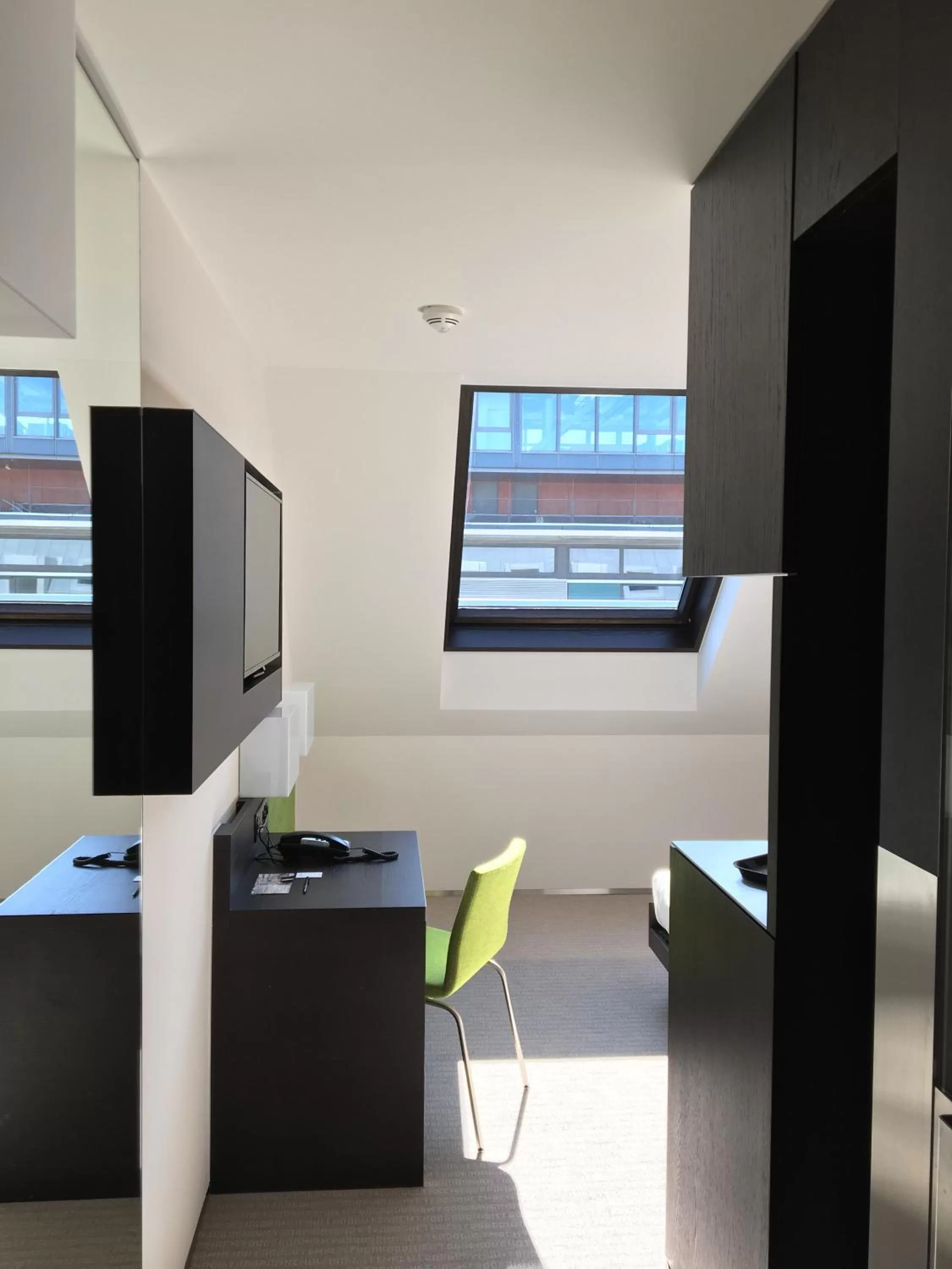 Other in Züri by Fassbind