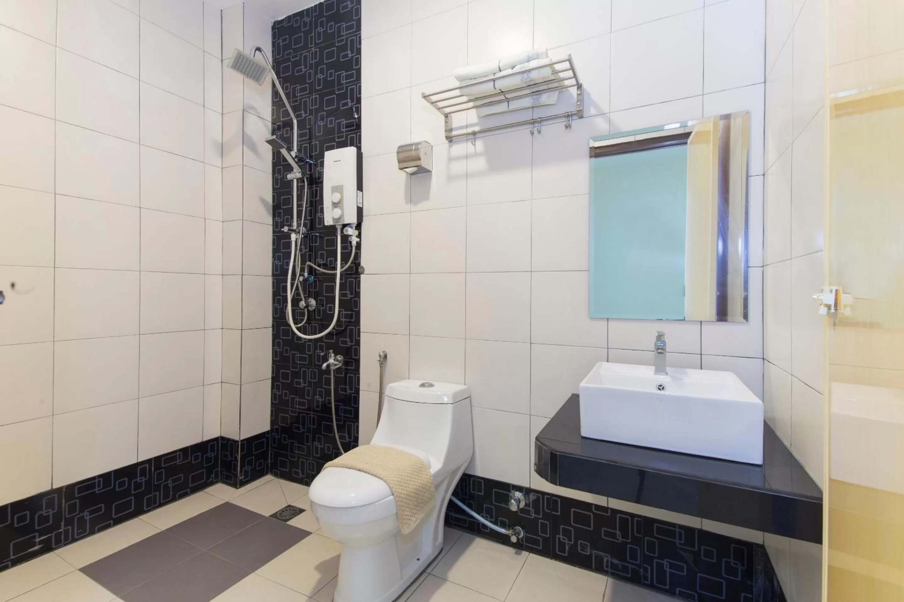 Shower in Central Hotel