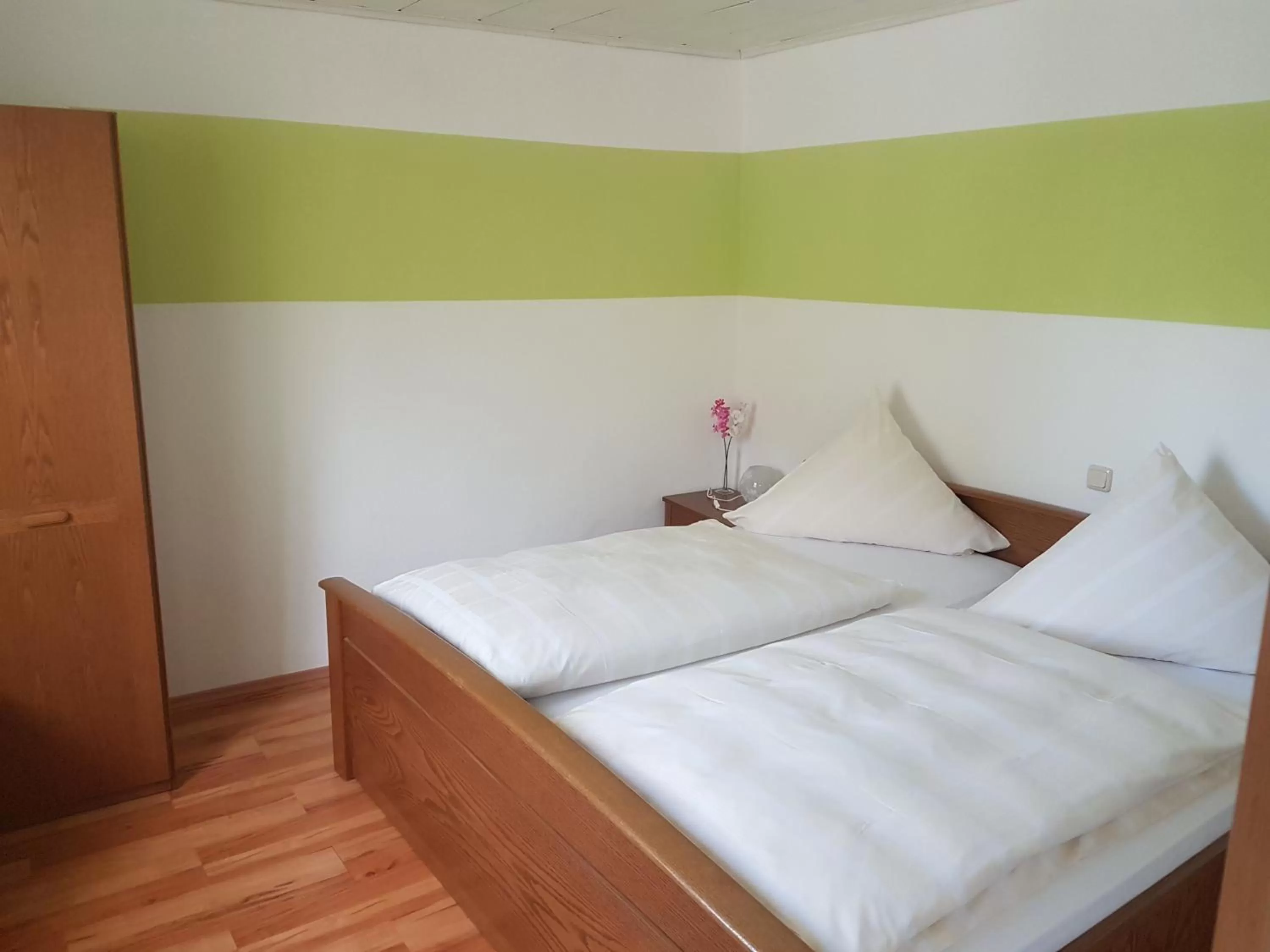 Bed in Bed and Breakfast - Rheingauer Hof