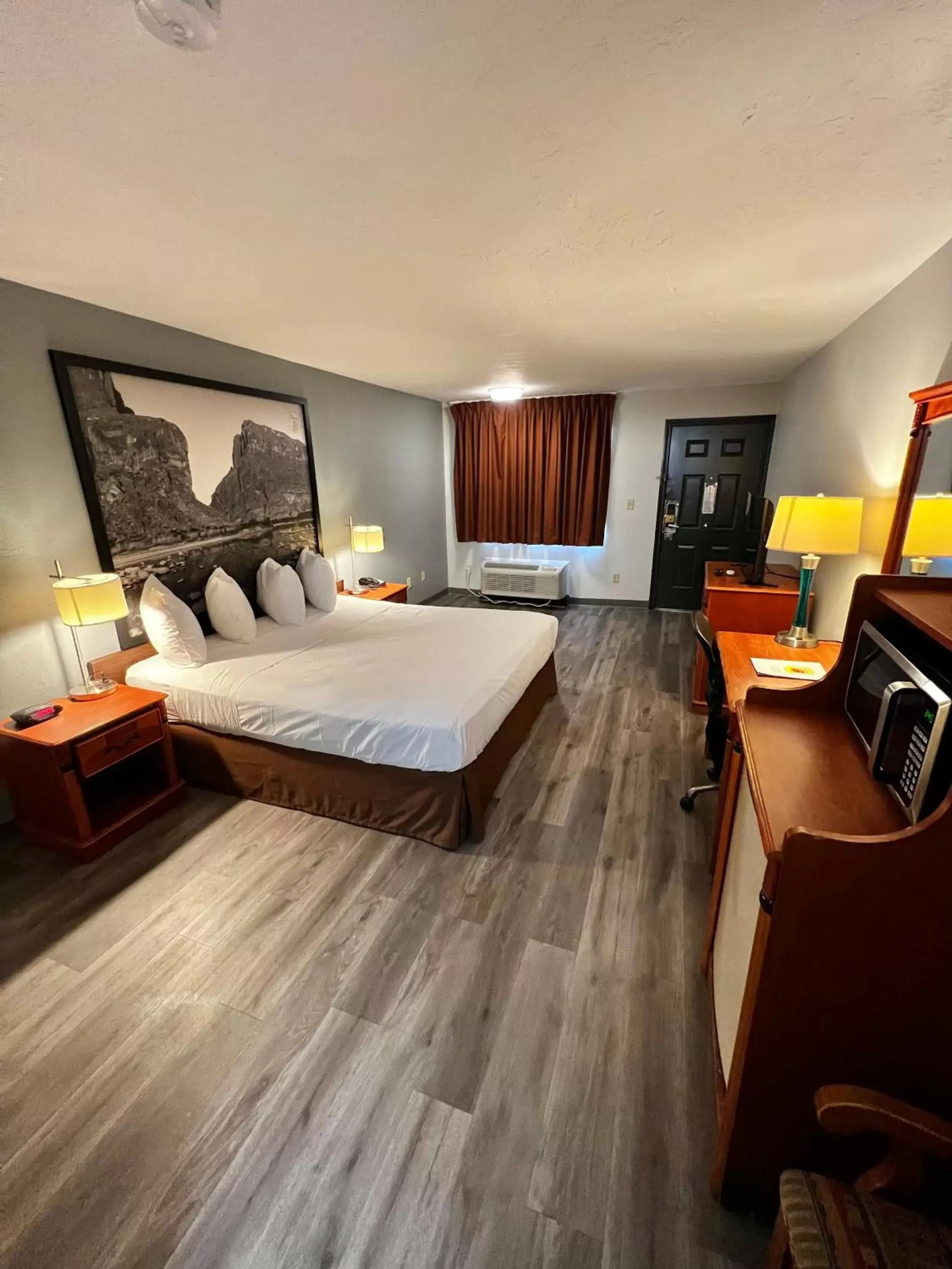 King Room - Non-Smoking in Super 8 by Wyndham Sealy King Room - Non-Smoking in Super 8 by Wyndham Sealy