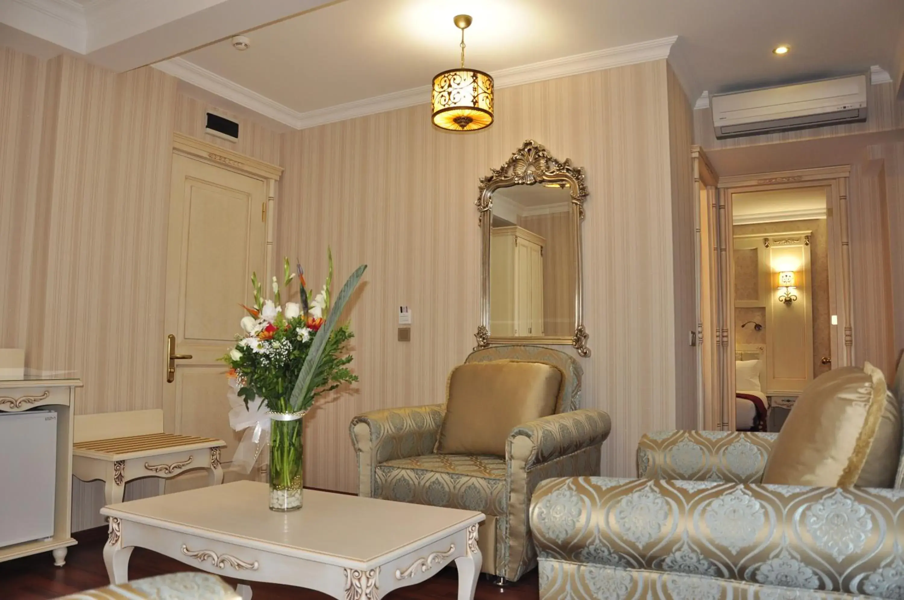 Family Room with Sea View in Muyan Suites Family Room with Sea View in Muyan Suites