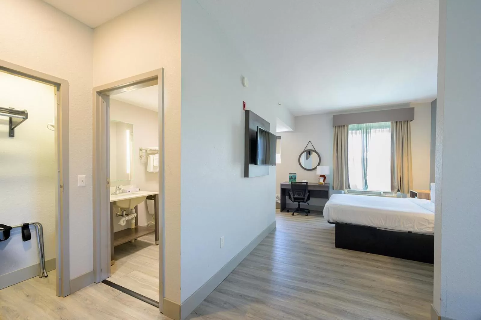 TV and multimedia in Hawthorn Extended Stay by Wyndham Panama City Beach