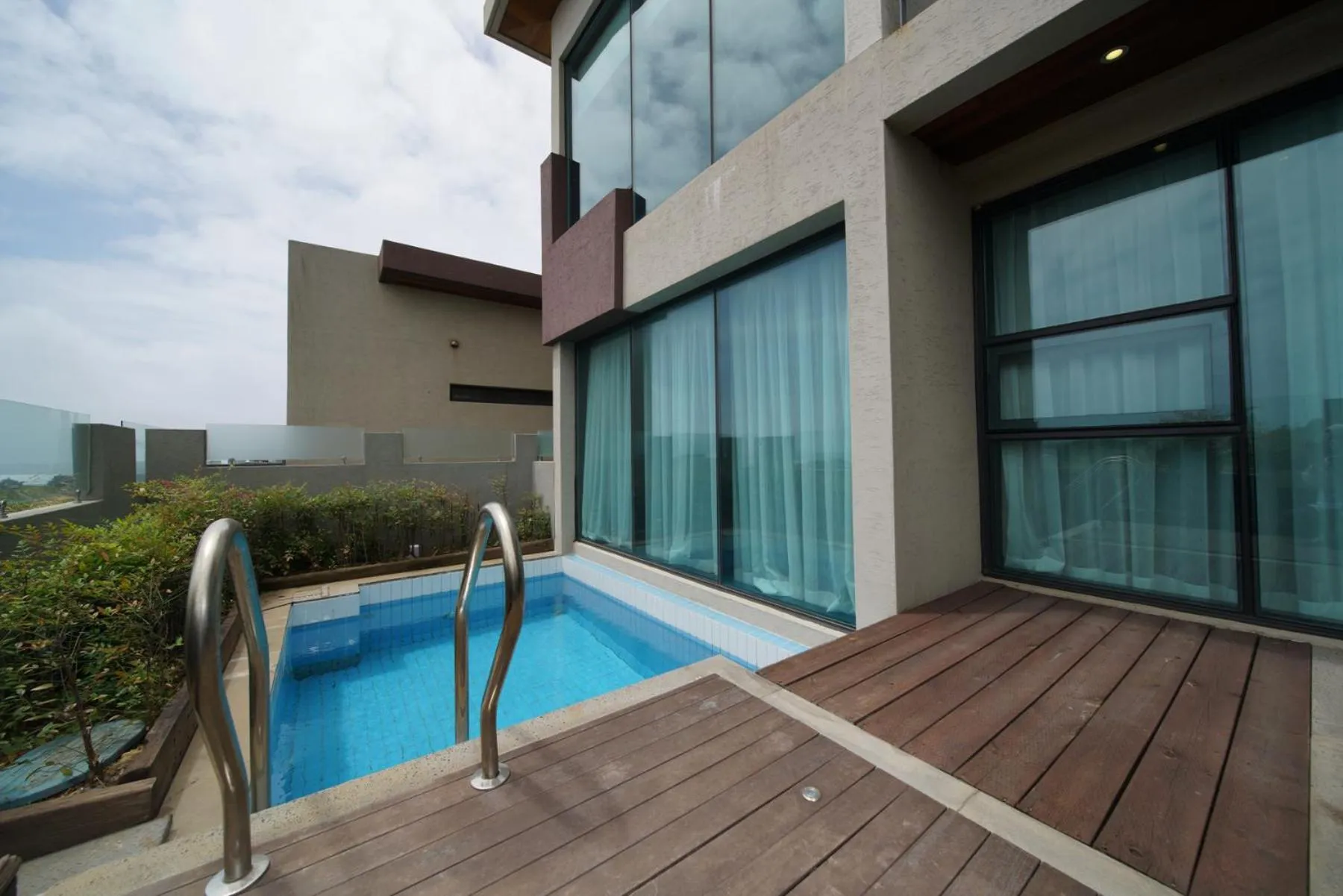 Swimming Pool in Jeju Hotel Scarboro