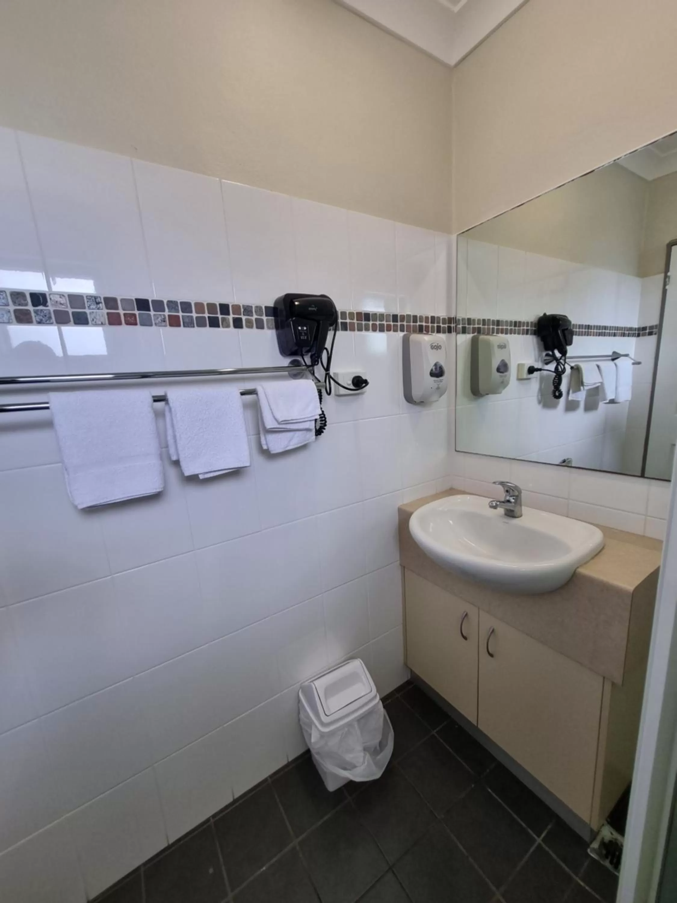 Shower in Park Drive Motel