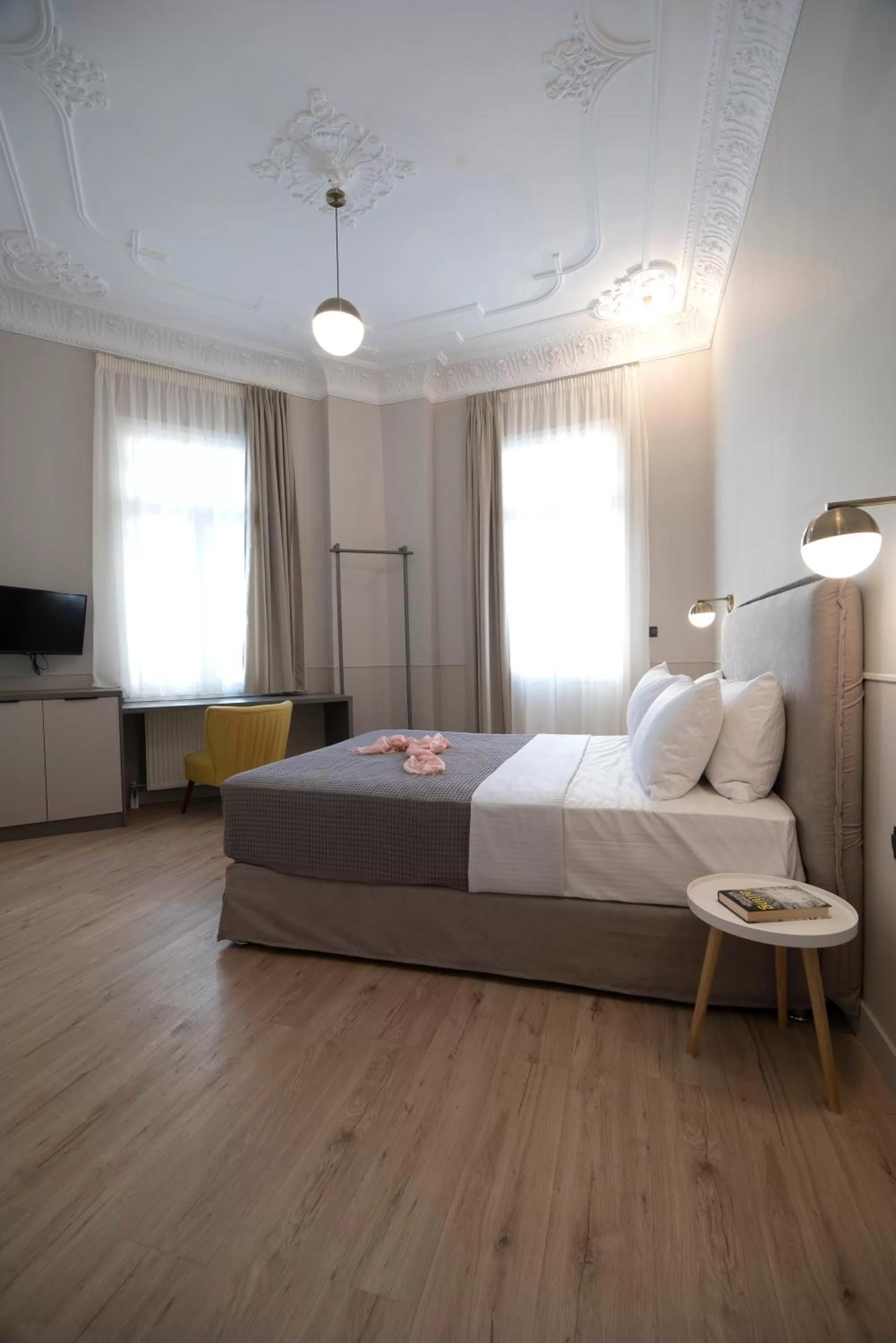 Bed in Plaka Arch Suites