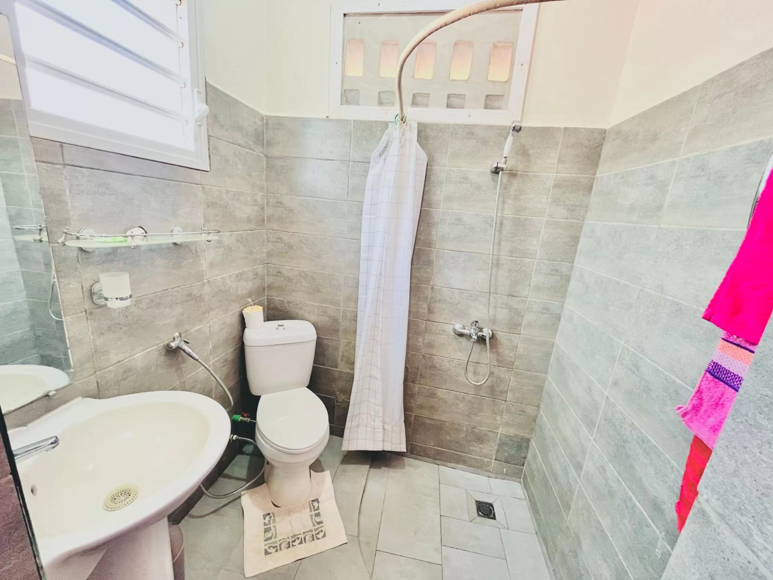 Shower in Régina Lodge Diégo Suarez Madagascar