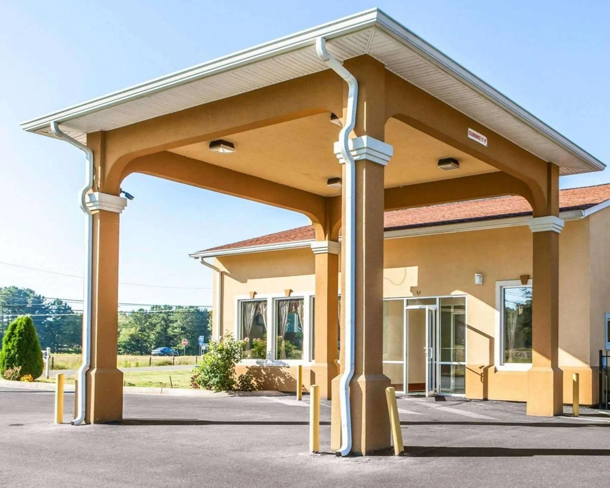 Property building in Quality Inn & Suites Cartersville North