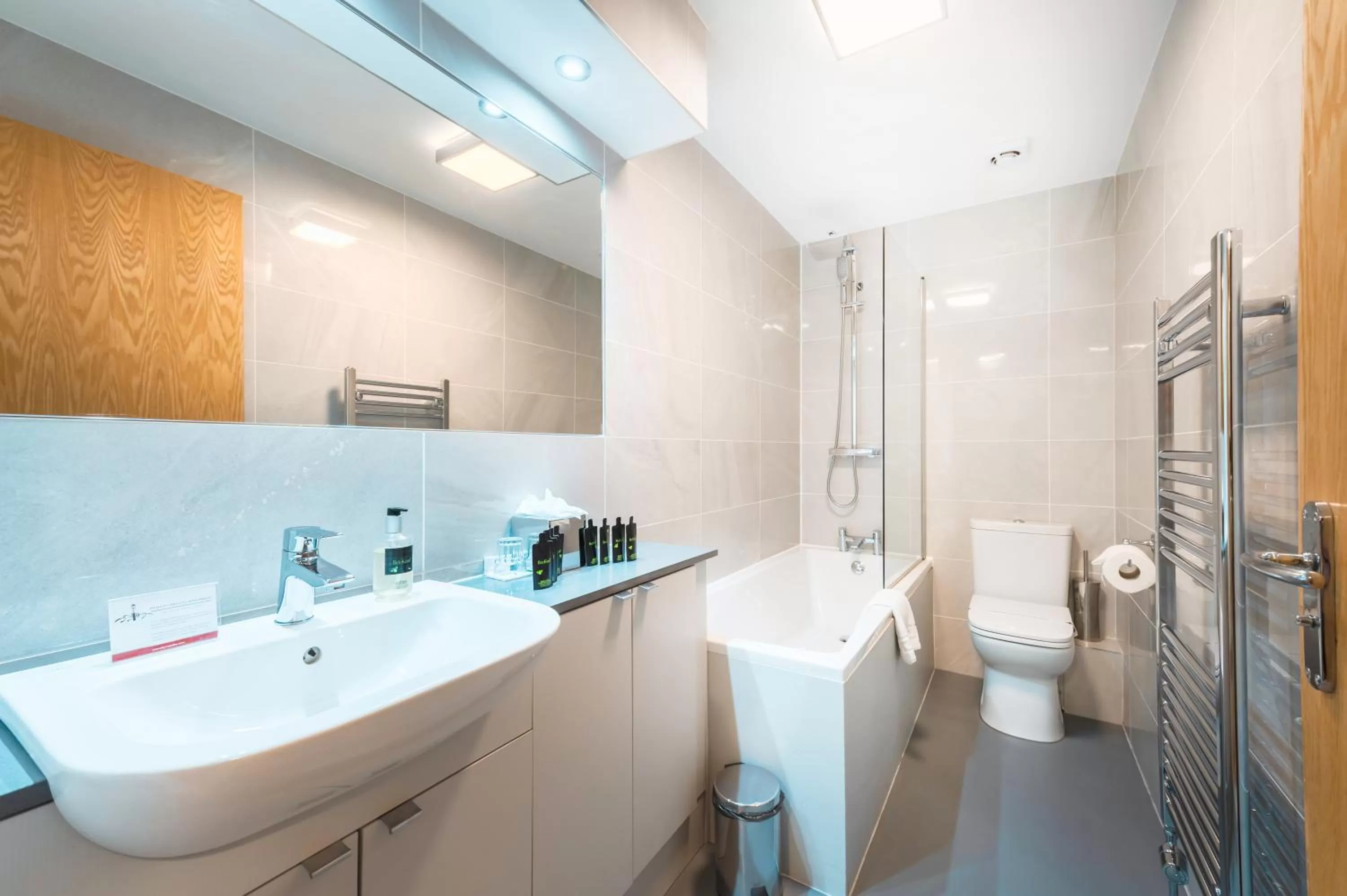 Bathroom in The Knight Residence by Mansley