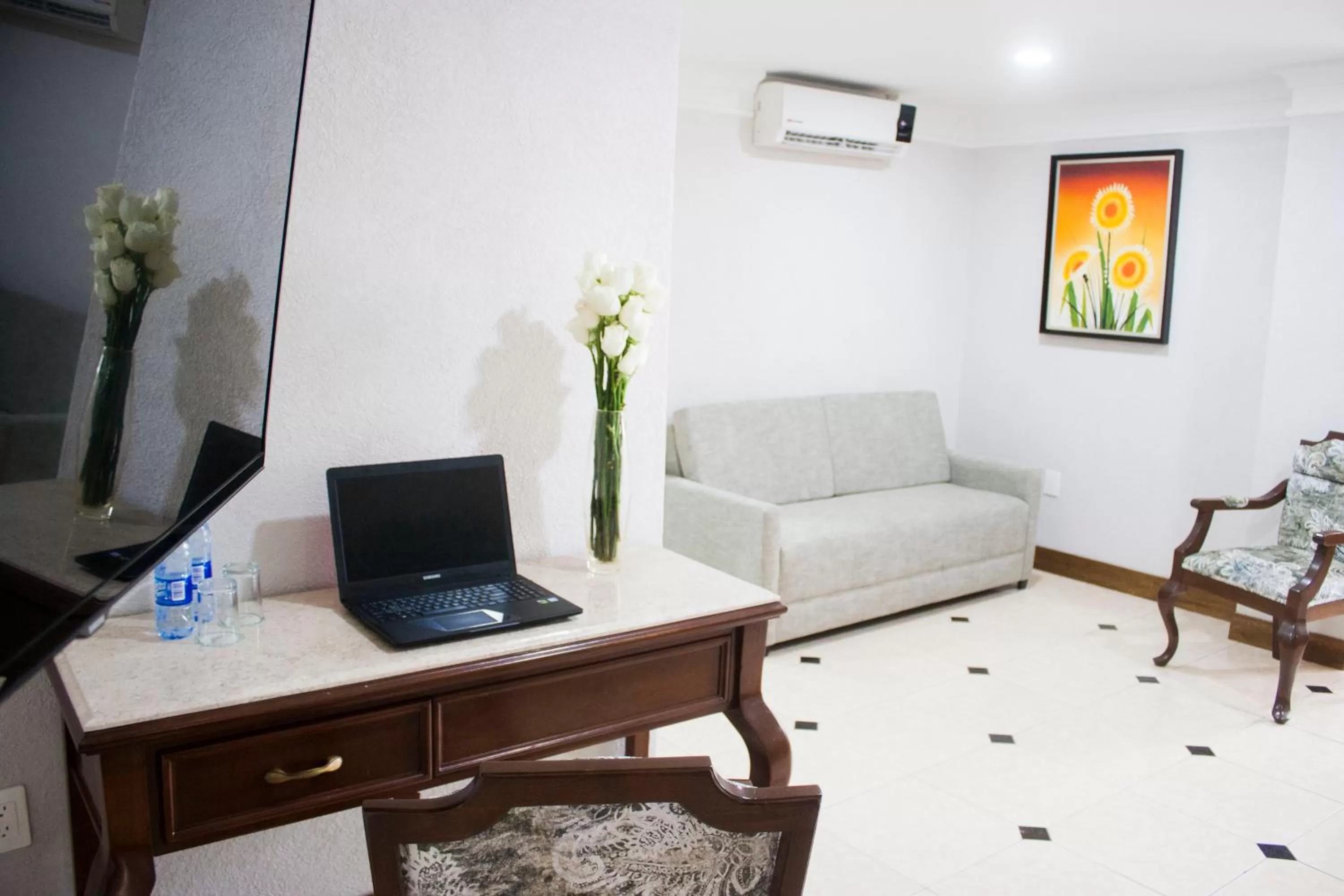 Photo of the whole room in Hotel Casino Plaza