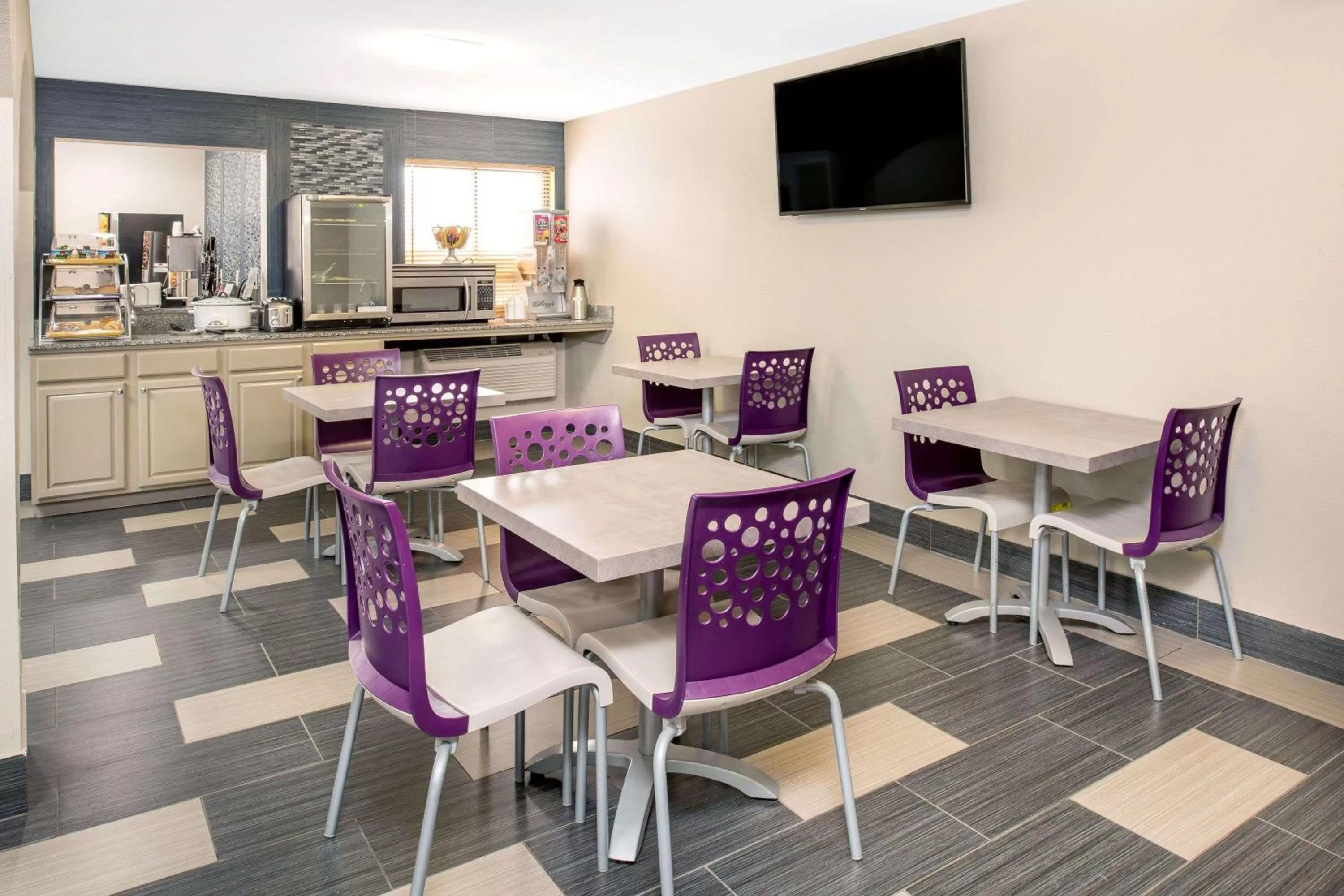 Restaurant/places to eat in Days Inn by Wyndham Carthage