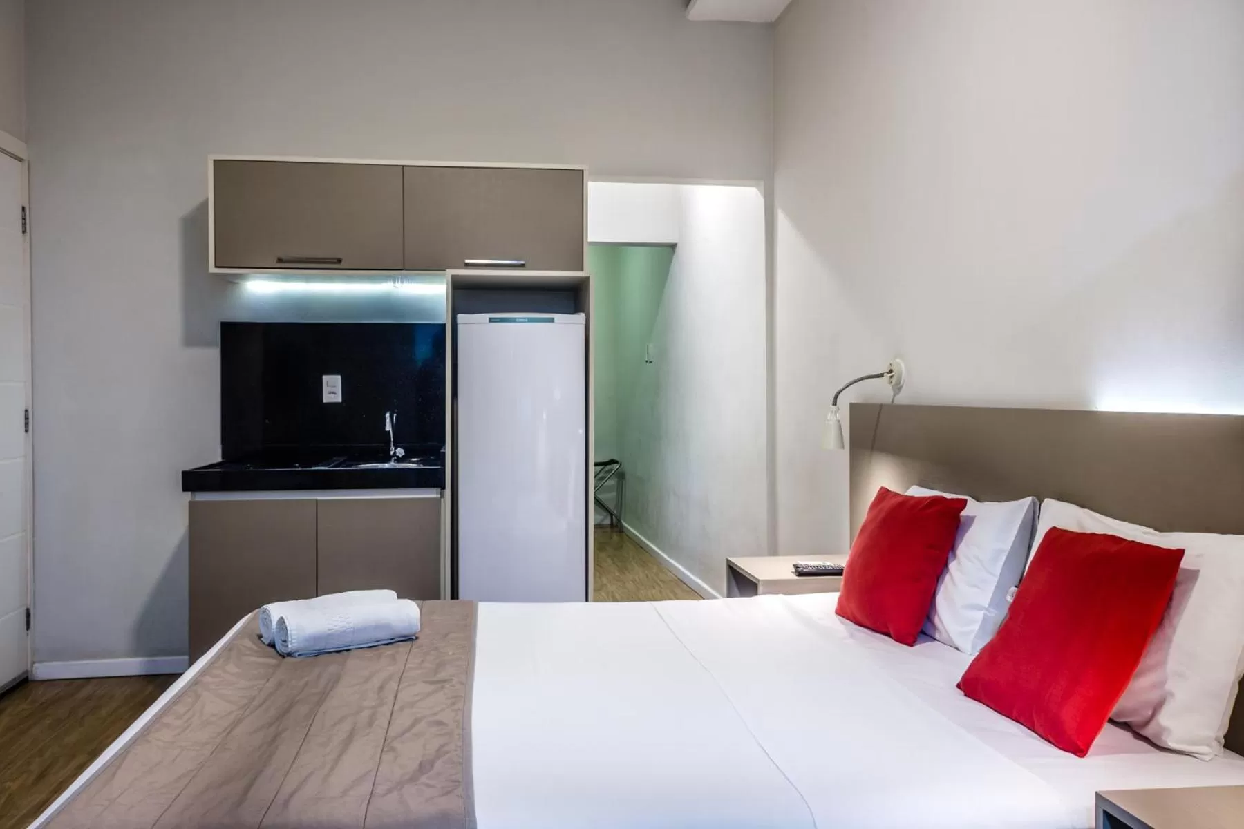 Kitchen or kitchenette, Bed in Injoy Lofts Ipanema