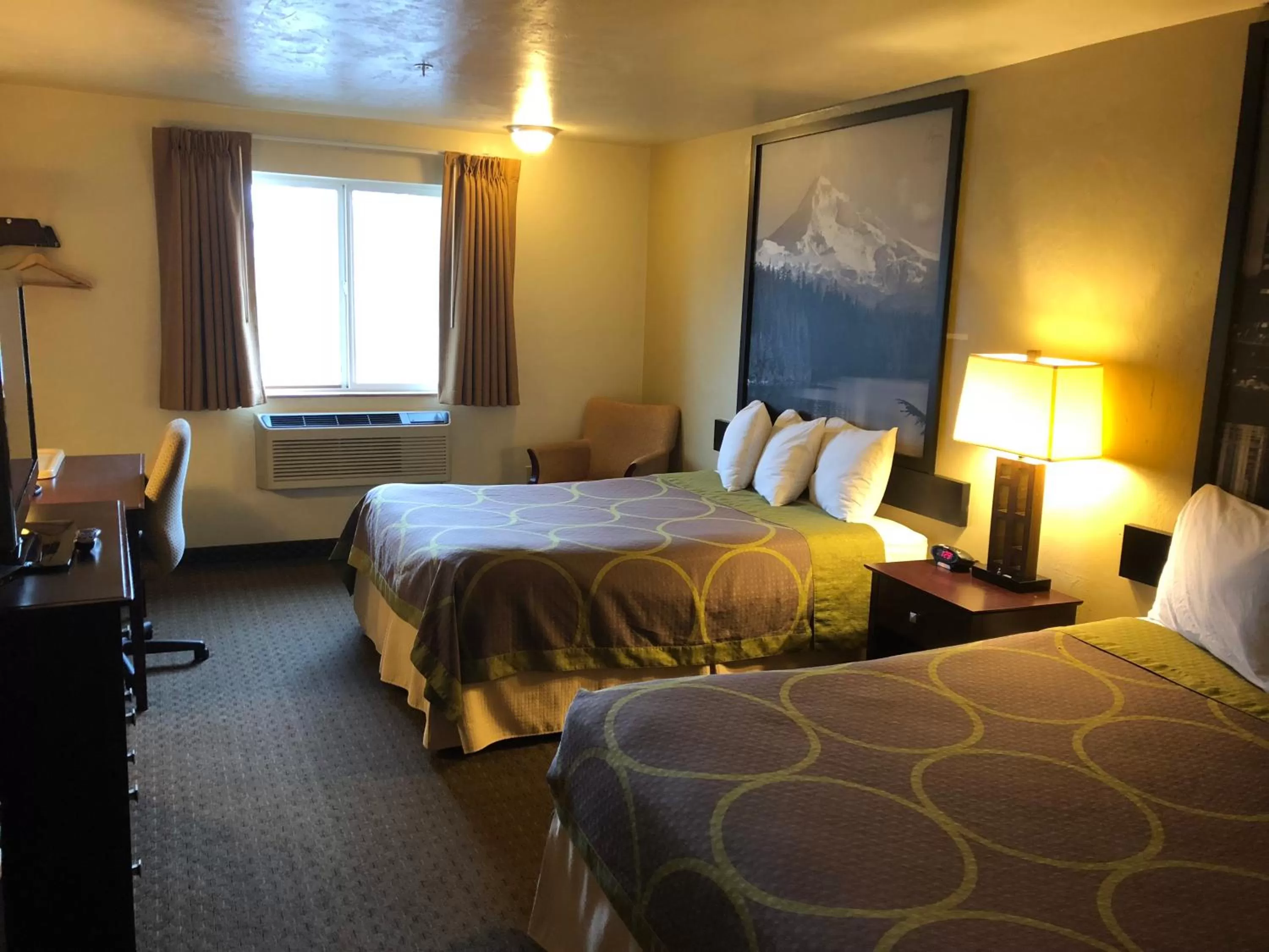 Bedroom, Bed in Super 8 by Wyndham Woodburn