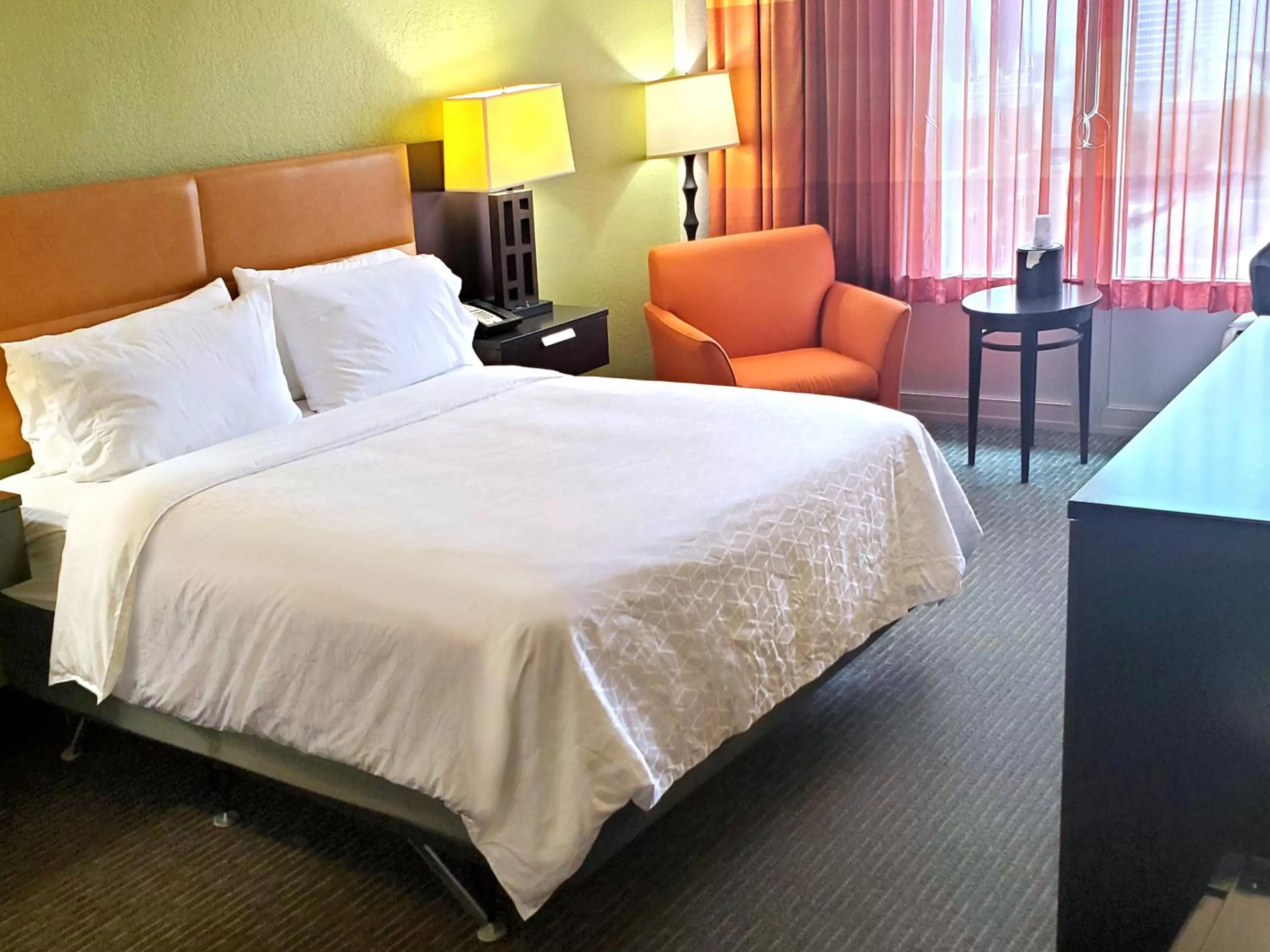 Bed in 17 West Hotel, Ascend Hotel Collection