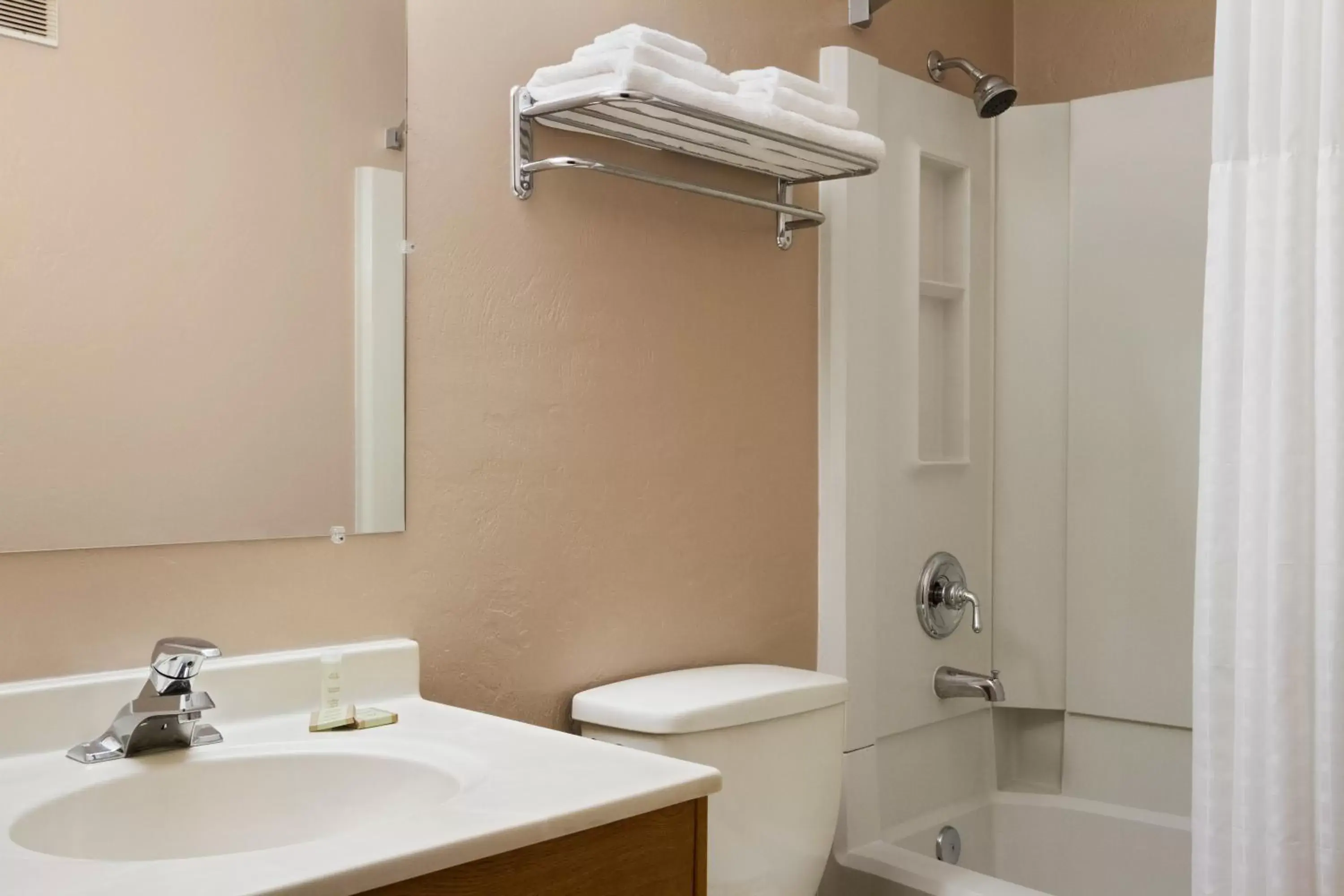 King Room - Non-Smoking in Super 8 by Wyndham Port Angeles at Olympic National Park King Room - Non-Smoking in Super 8 by Wyndham Port Angeles at Olympic National Park